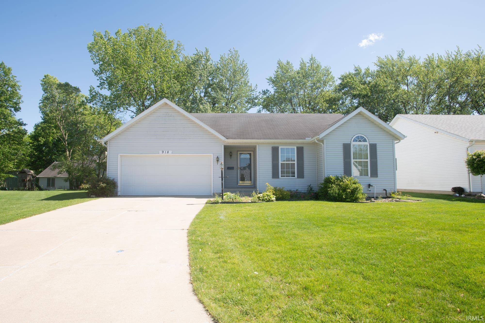 South Bend, IN 46614,918 S Copperfield Drive