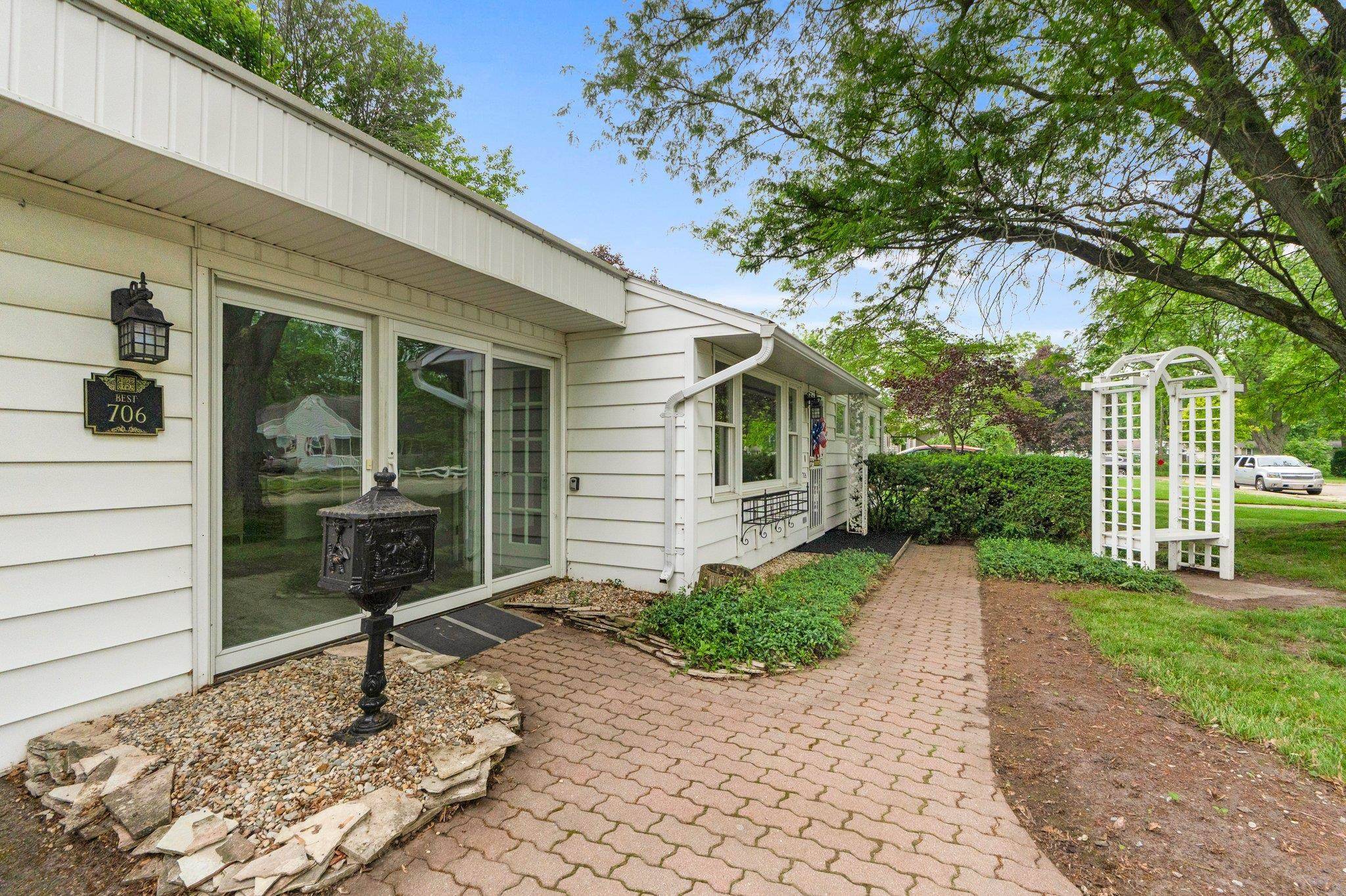 Nappanee, IN 46550,706 N Elm Street