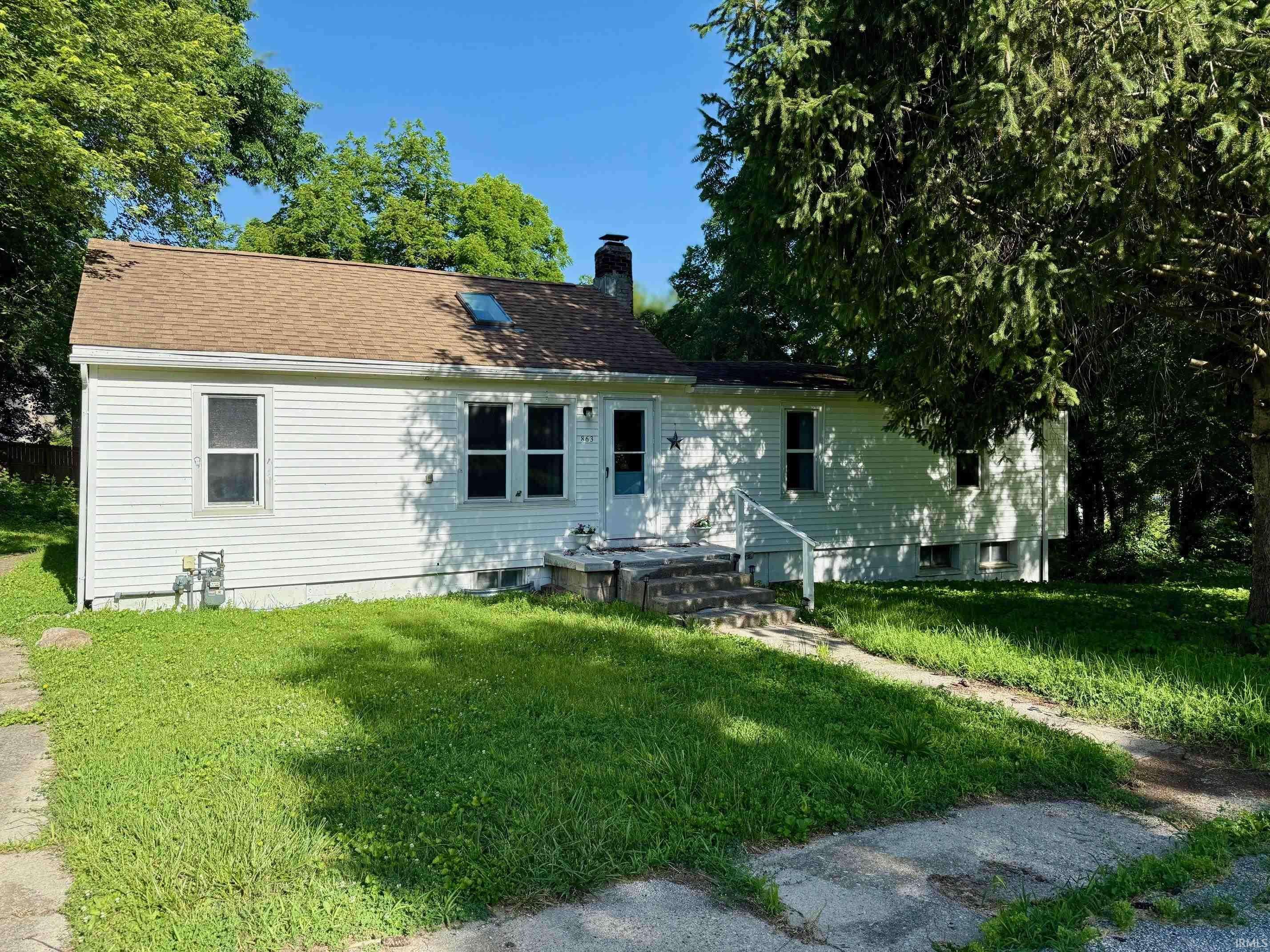 Roanoke, IN 46783,863 Warren Street