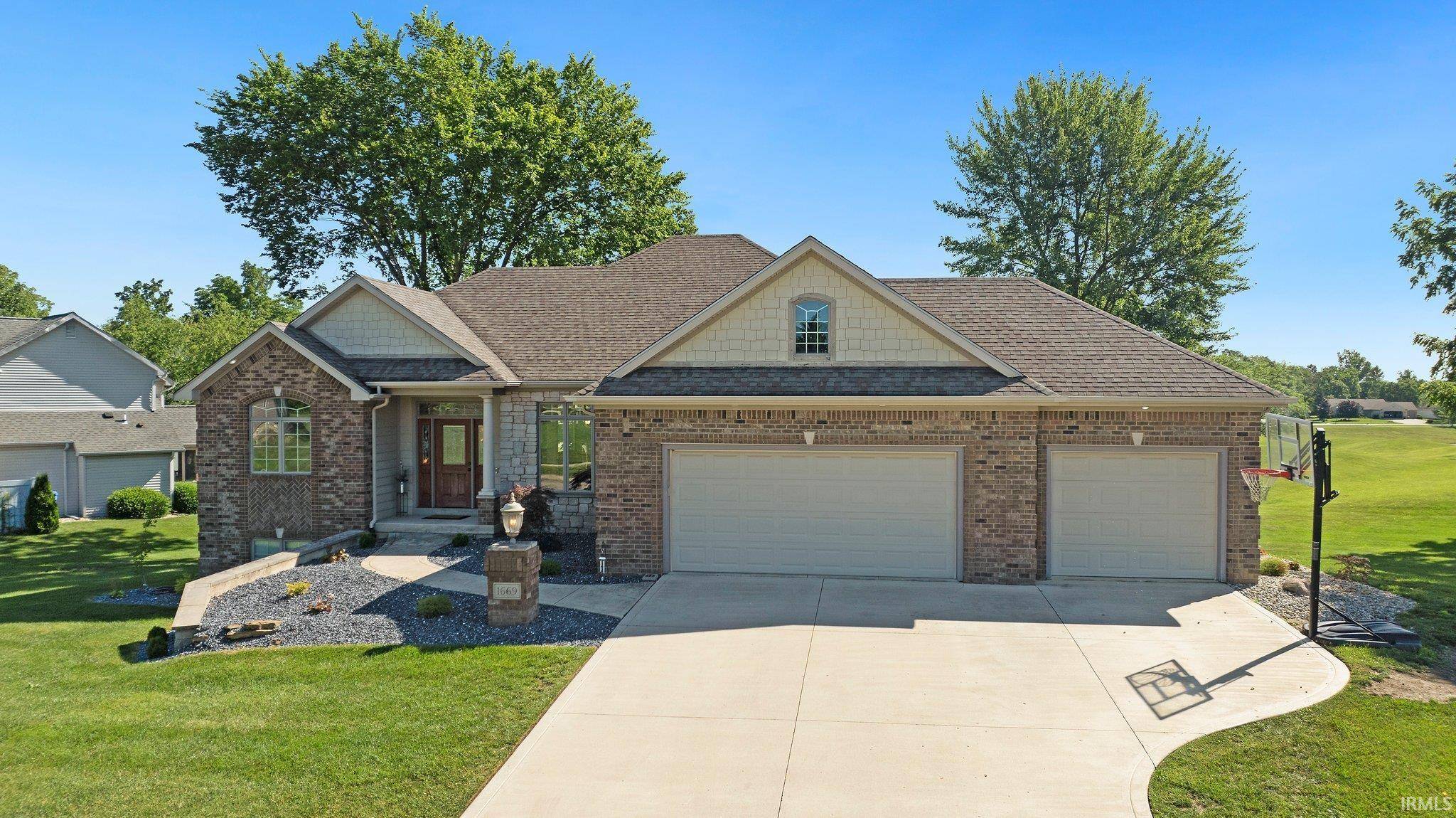 Columbia City, IN 46725,1669 E Brookside Trail