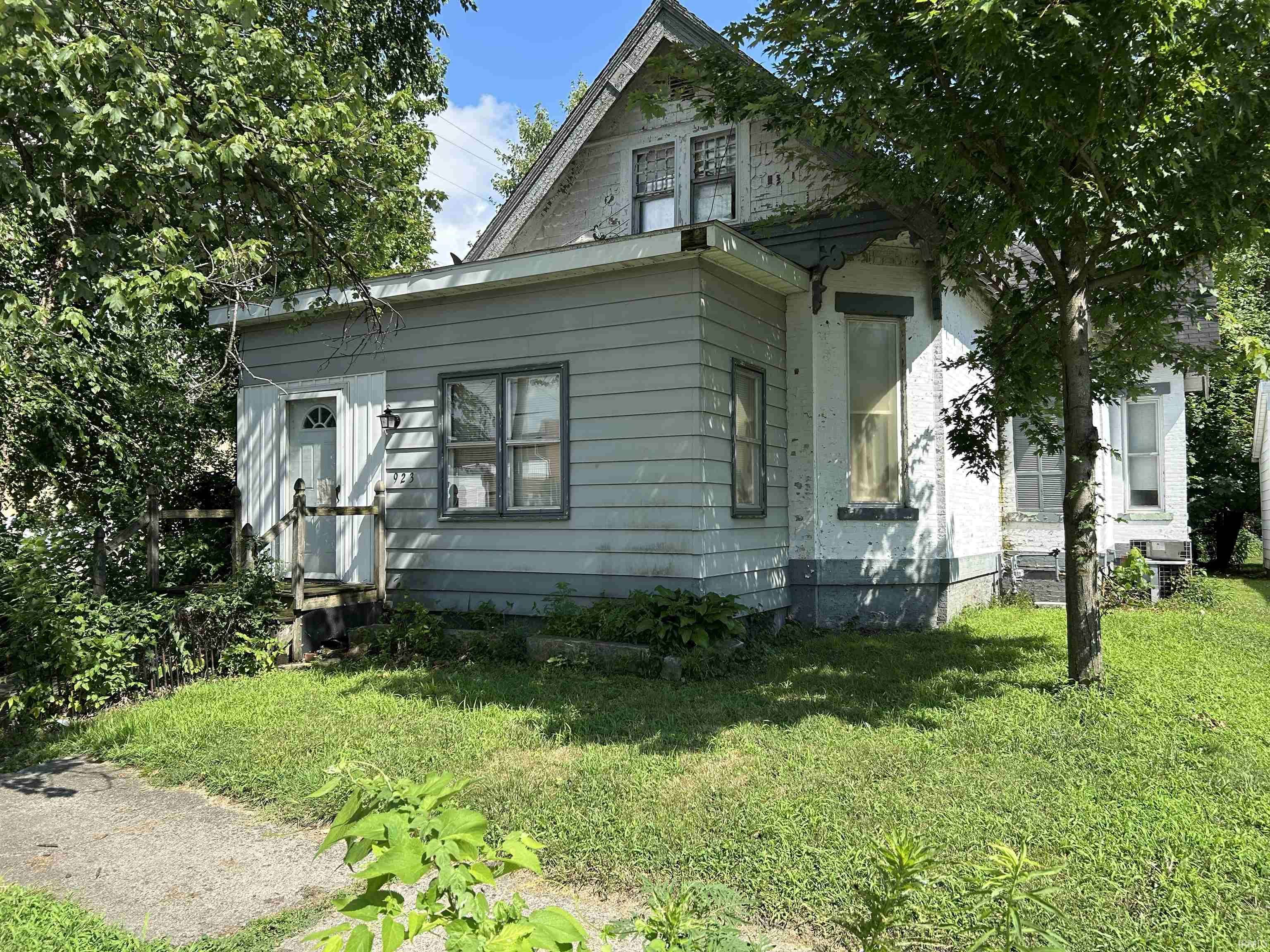 Vincennes, IN 47591,923 N 8th Street