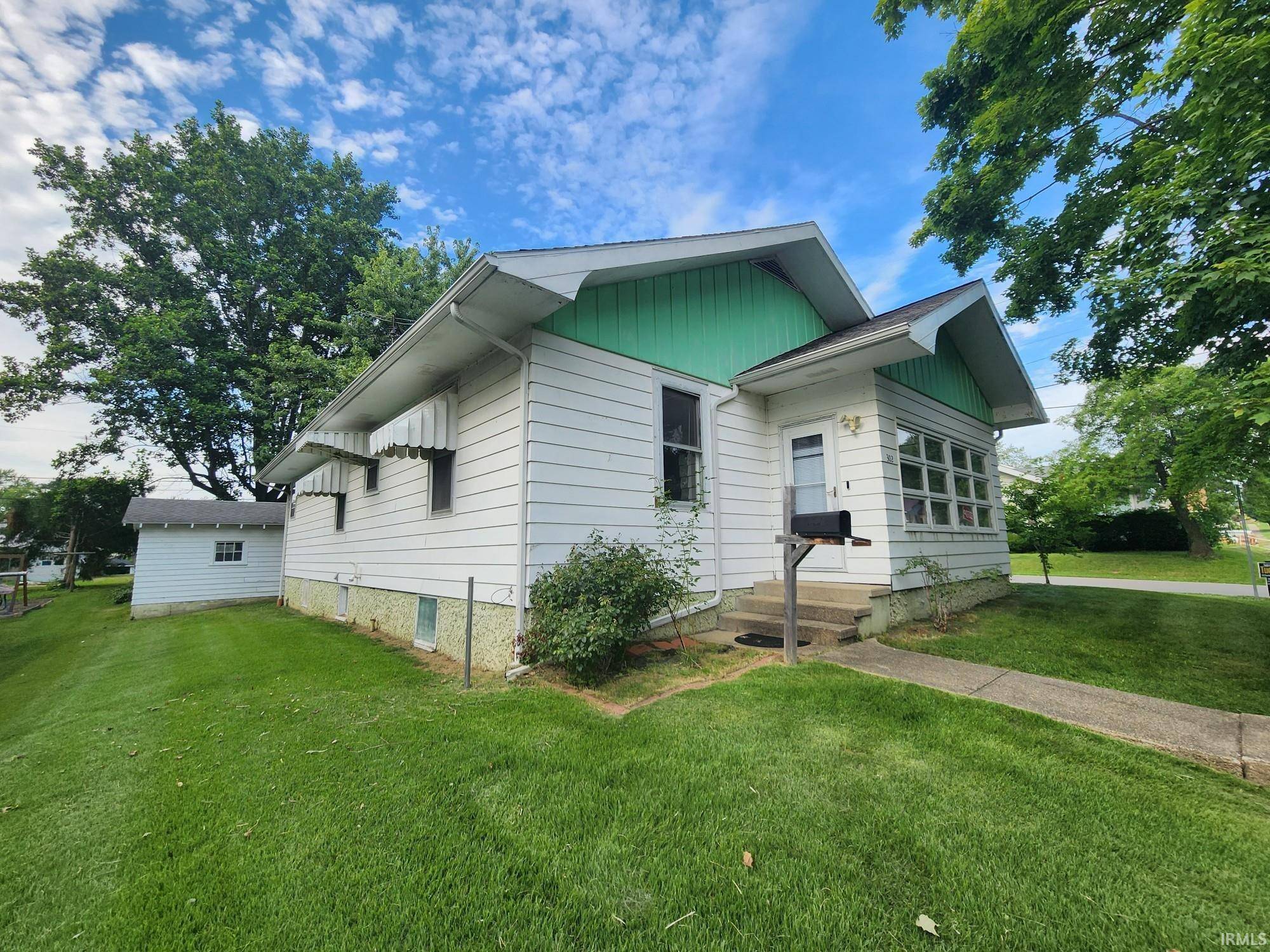 Bicknell, IN 47512,302 W 7th Street