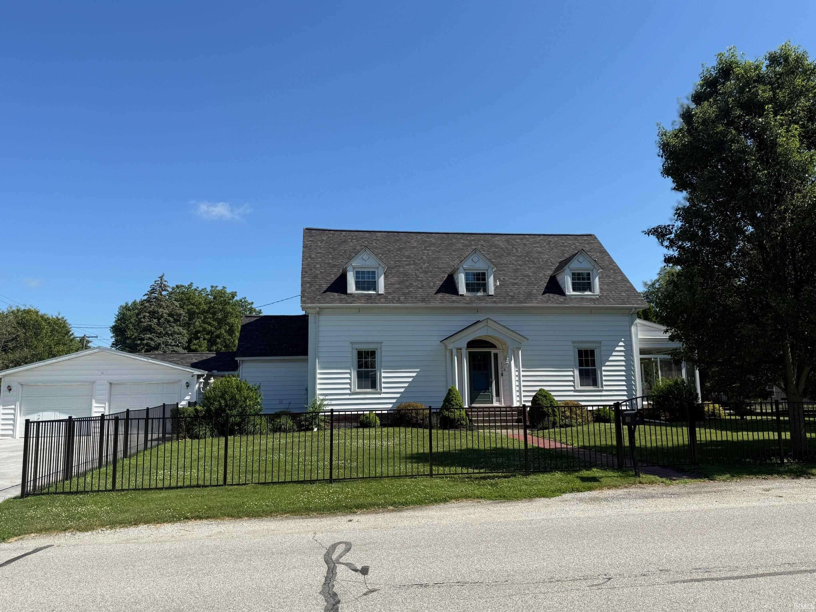 Francesville, IN 47946,122 E Yellow Street
