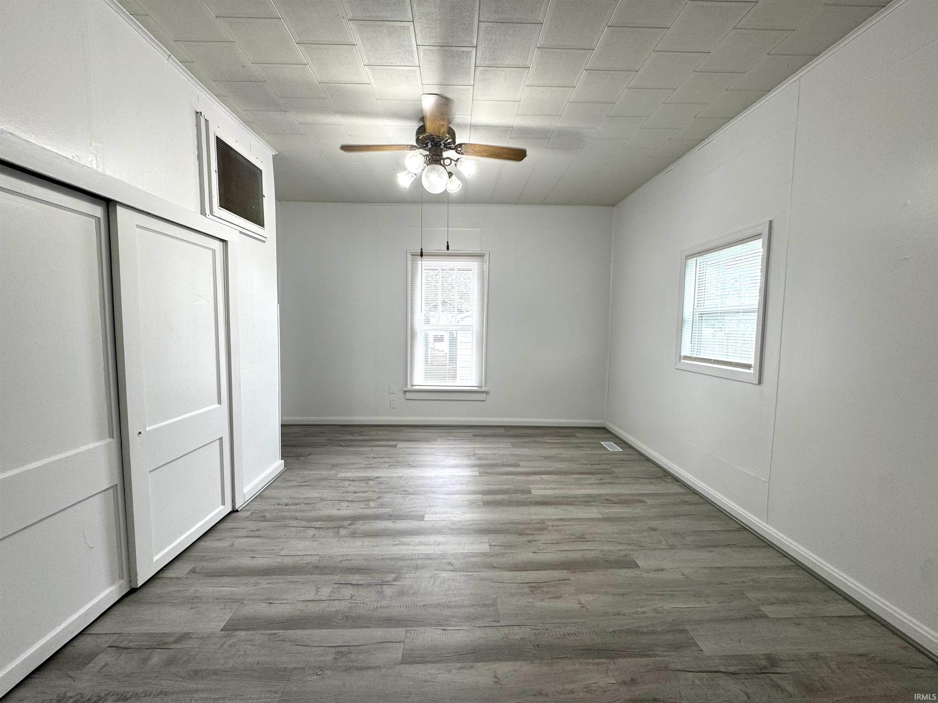 Linton, IN 47441,369 NE 6th Street