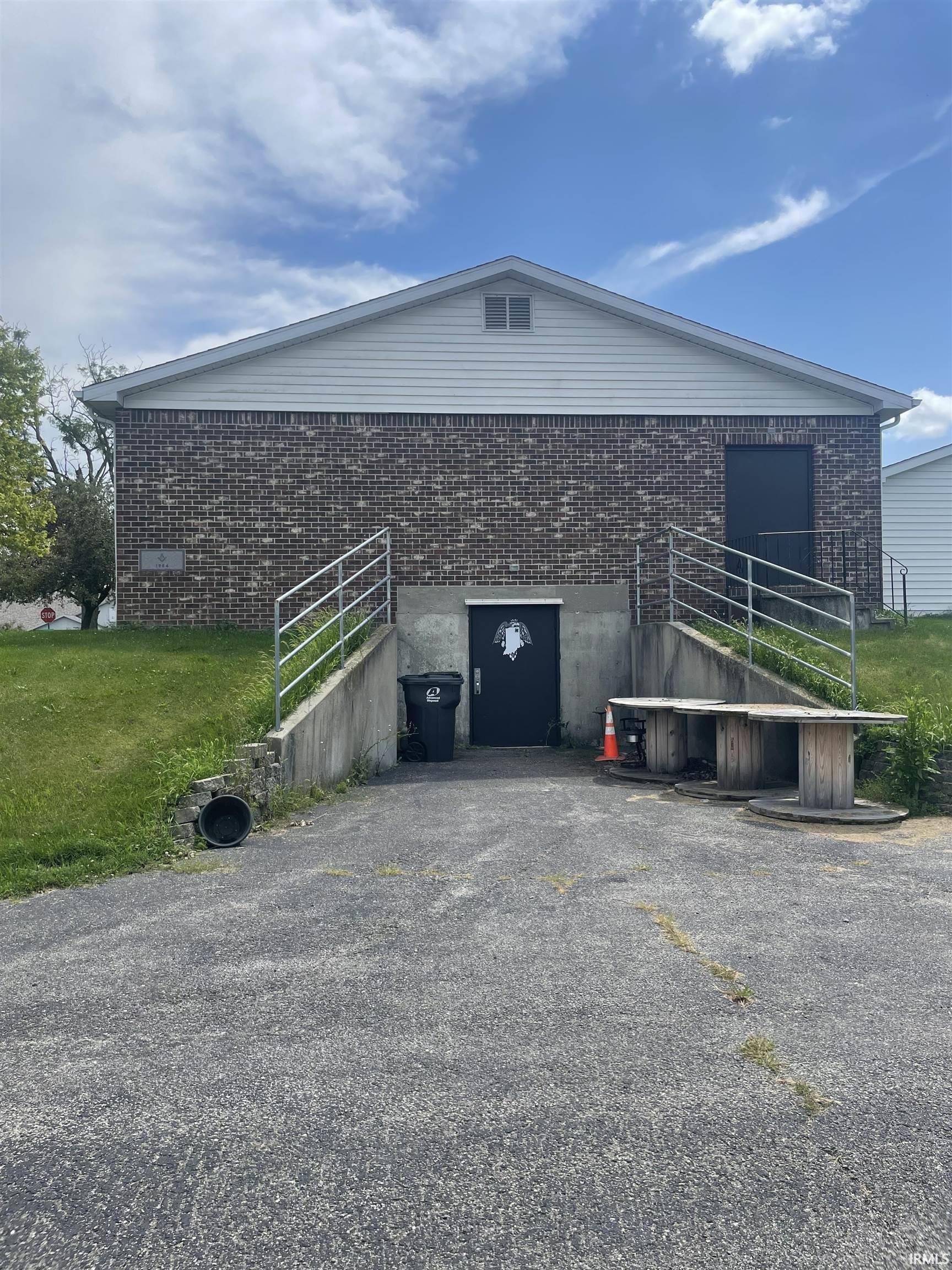 Churubusco, IN 46723,210 Home Avenue