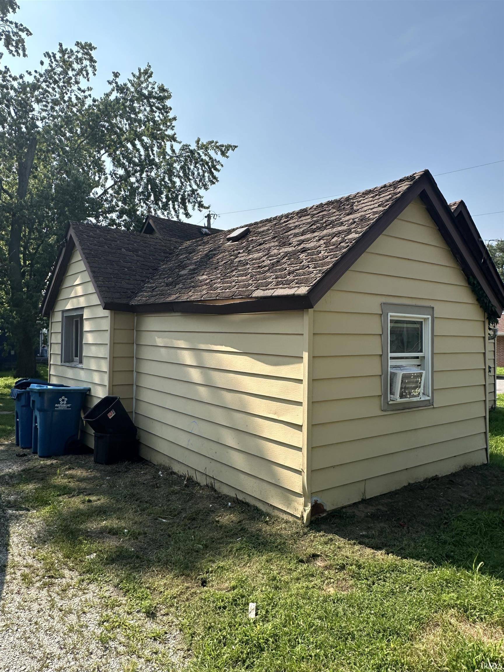 Knox, IN 46534,308 E John Street