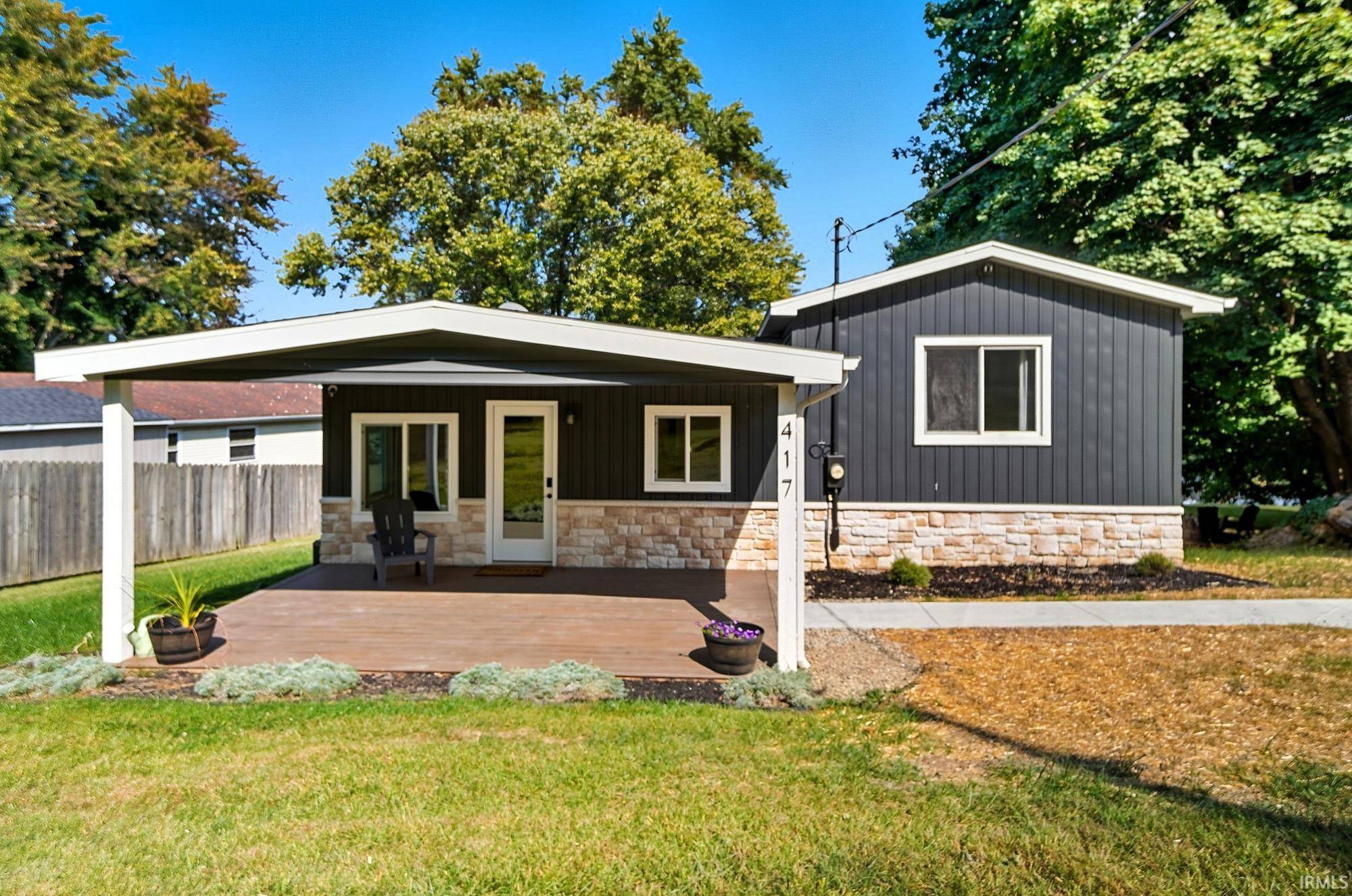 Albion, IN 46701,417 S Sunset Shore