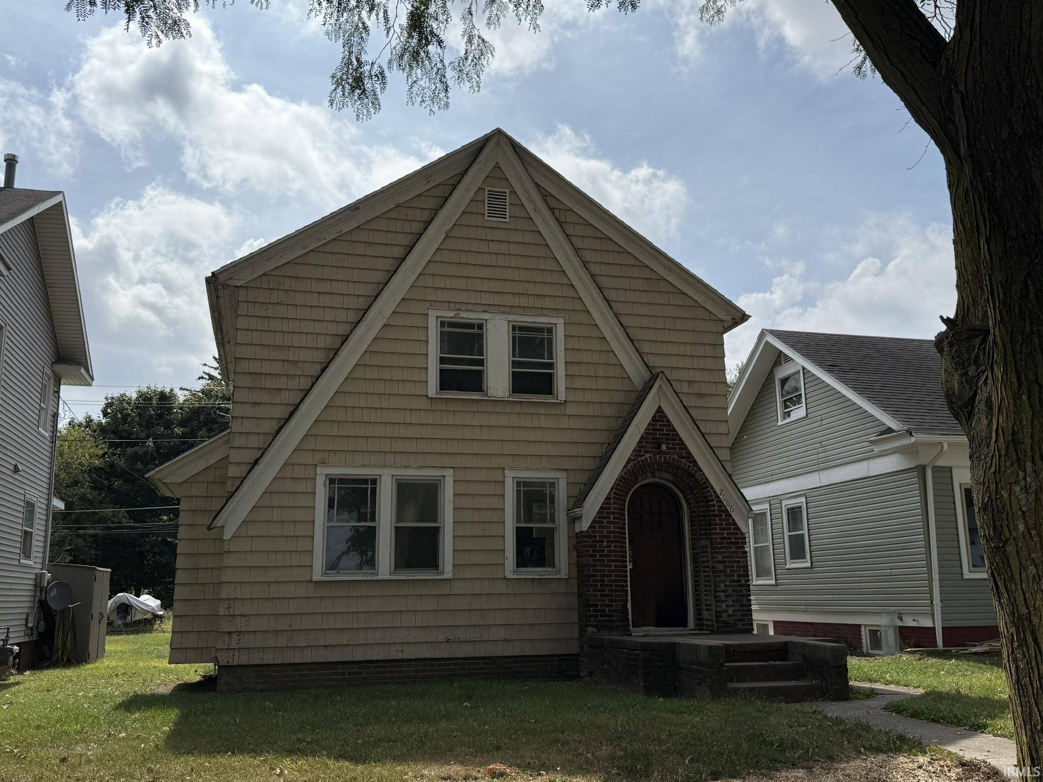 Fort Wayne, IN 46806,2006 Pontiac Street