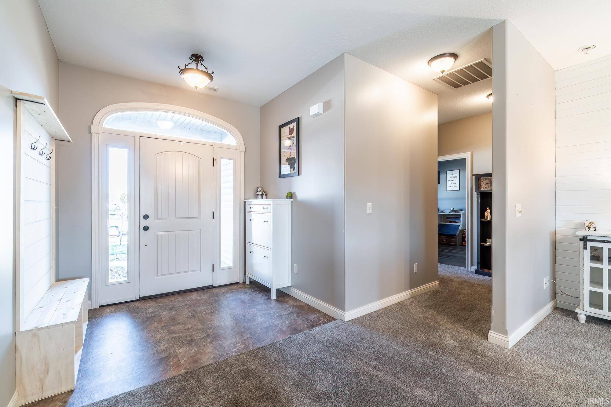 Columbia City, IN 46725,1327 S Sherman Street