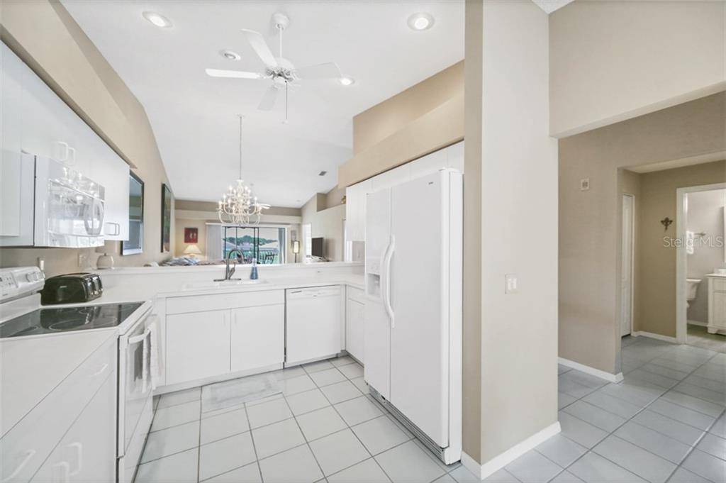 Sarasota, FL 34238,9560 HIGH GATE DRIVE #1624