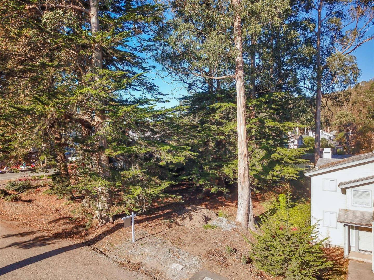 Montara, CA 94037,825 Edison Street