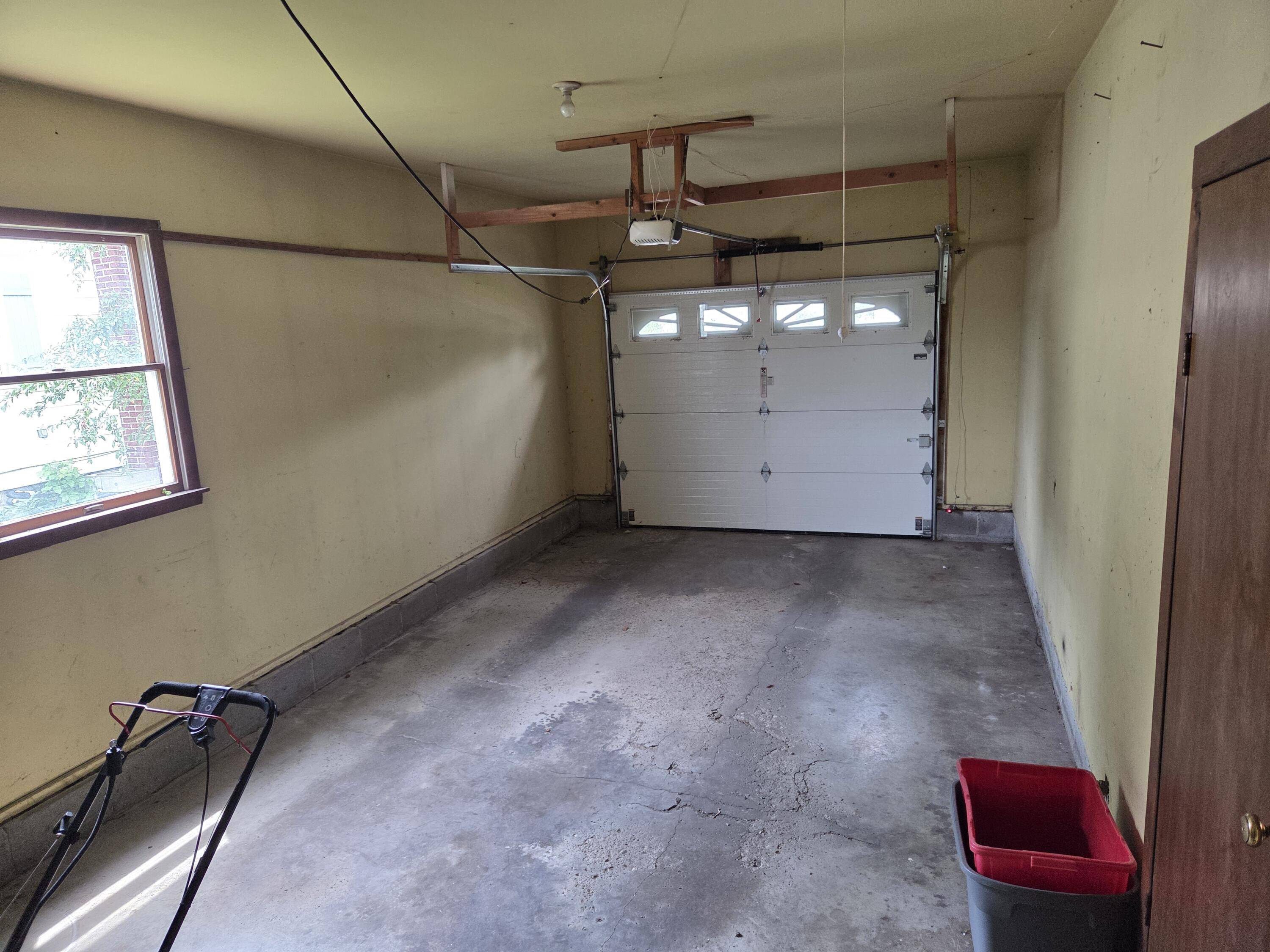 Wapakoneta, OH 45895,210 W Benton Street