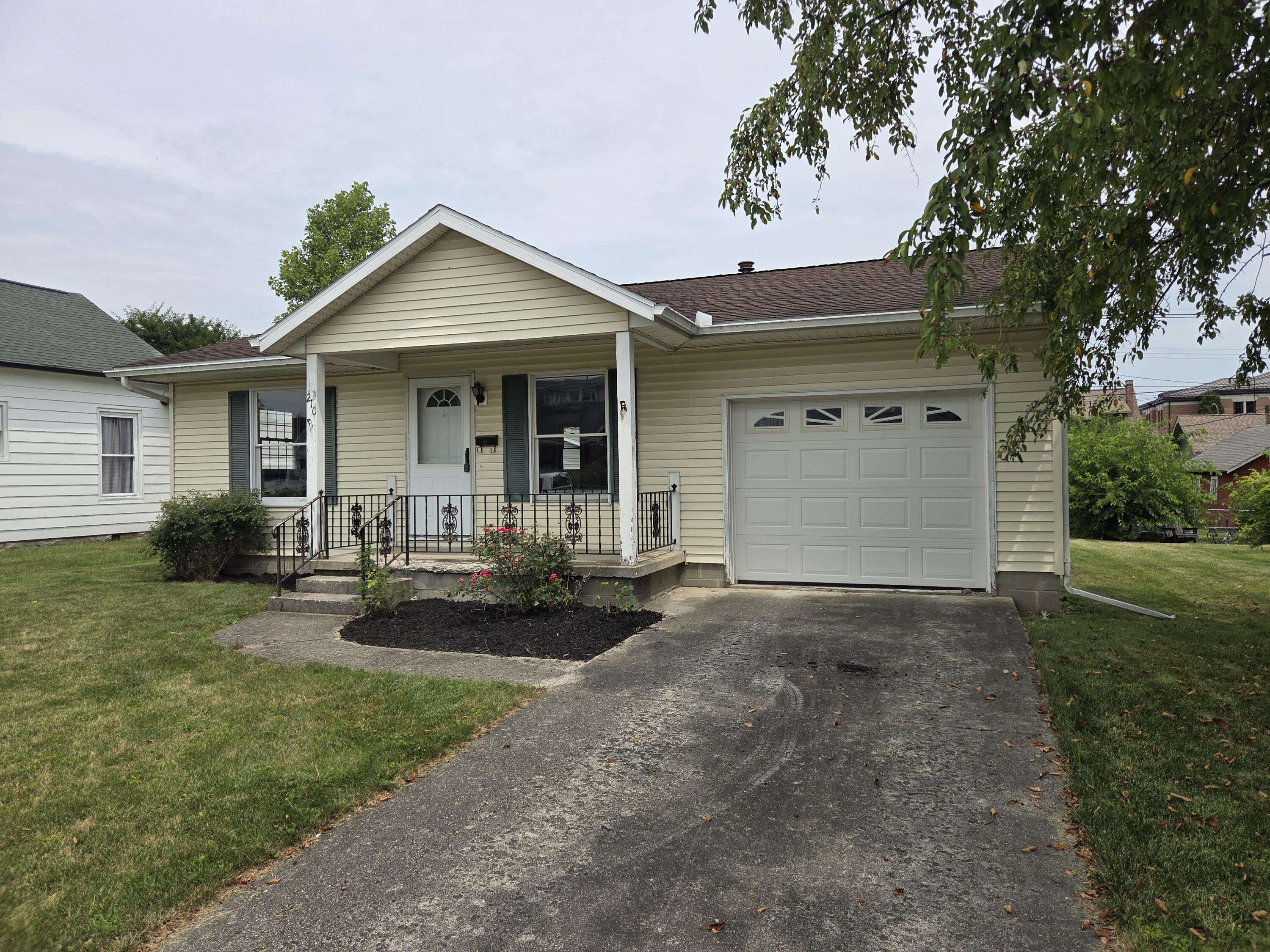 Wapakoneta, OH 45895,210 W Benton Street
