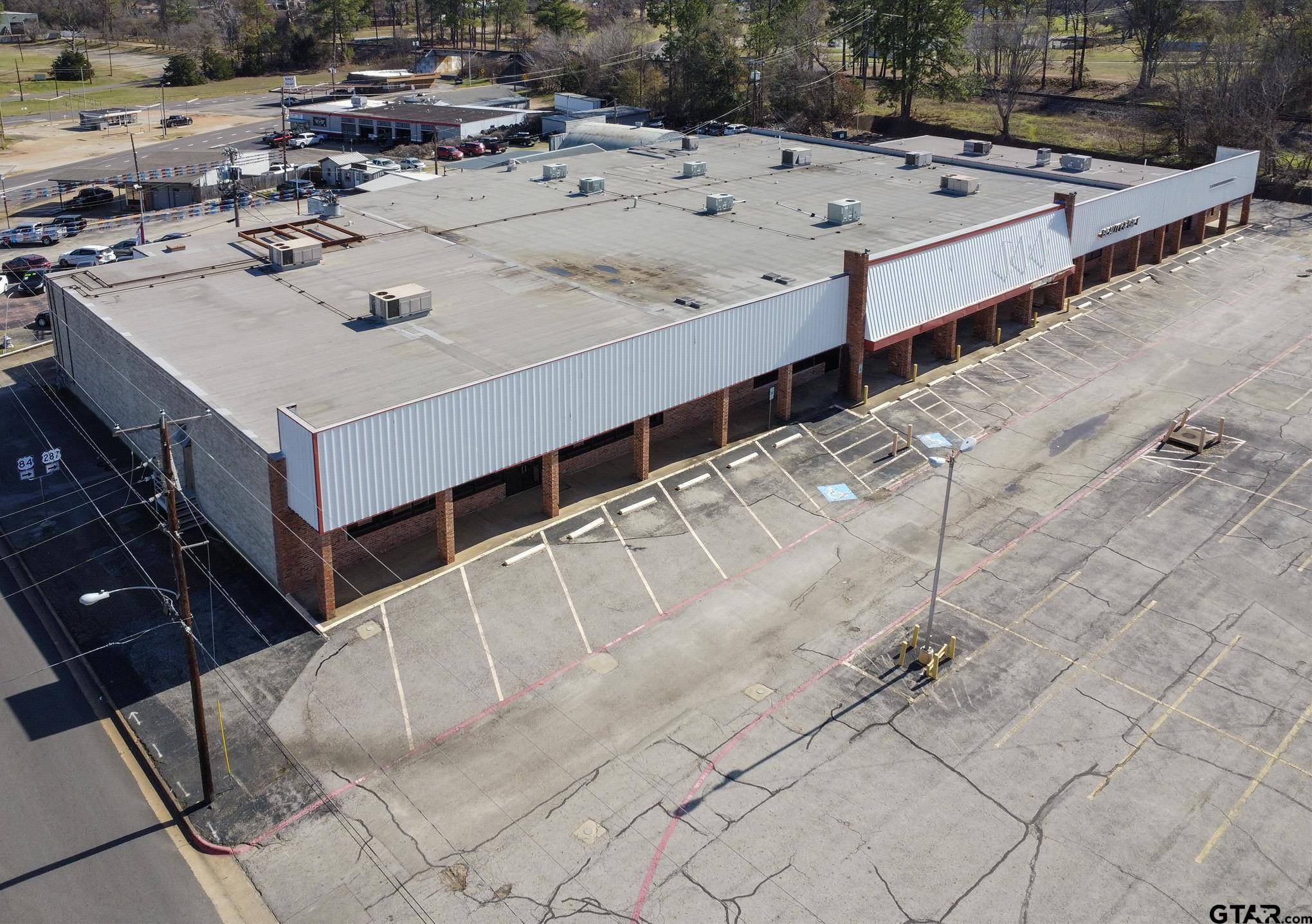 Palestine, TX 75801,330 E Spring St