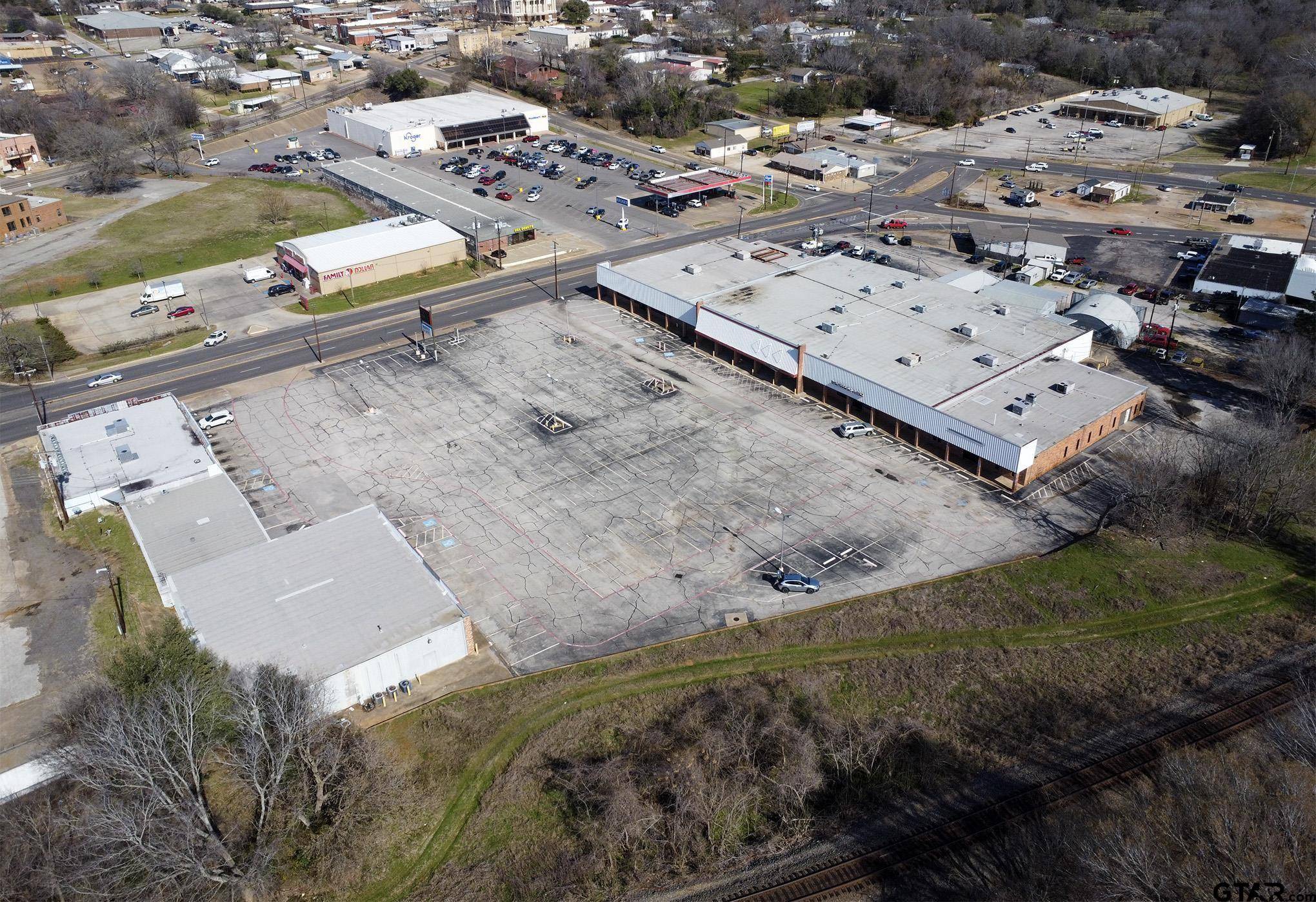 Palestine, TX 75801,330 E Spring St