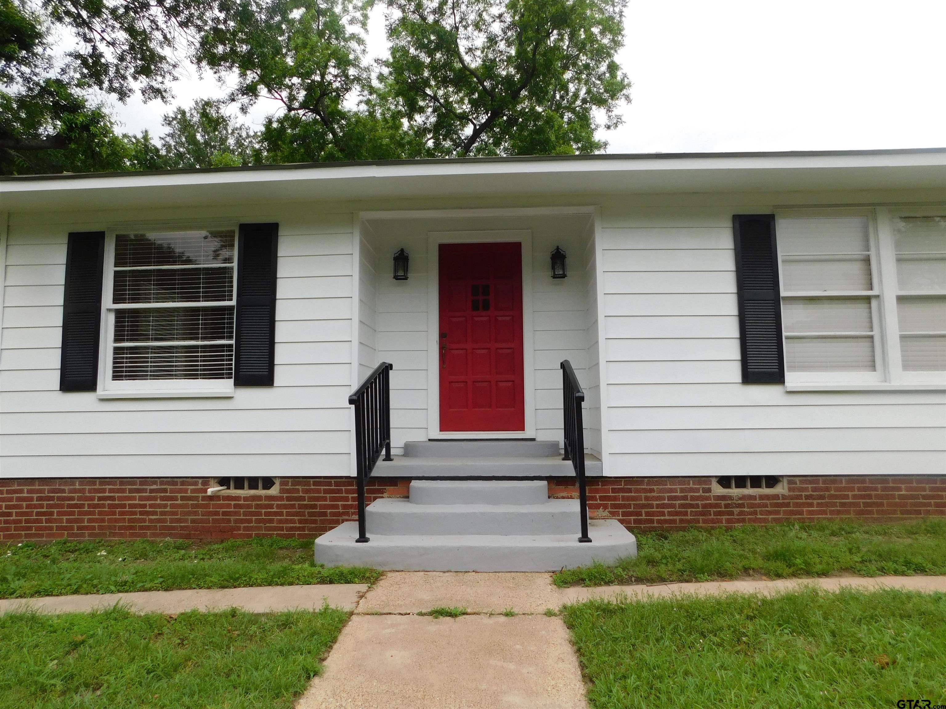 Mineola, TX 75773,316 N NEWSOM