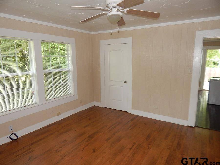 Tyler, TX 75702,406 E Reeves #A