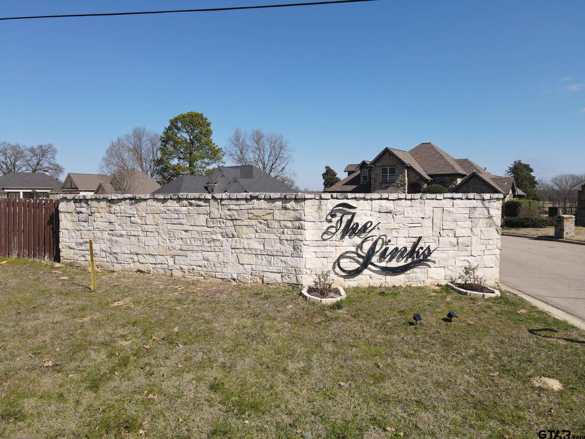 Mt Pleasant, TX 75455,105 Links Dr.