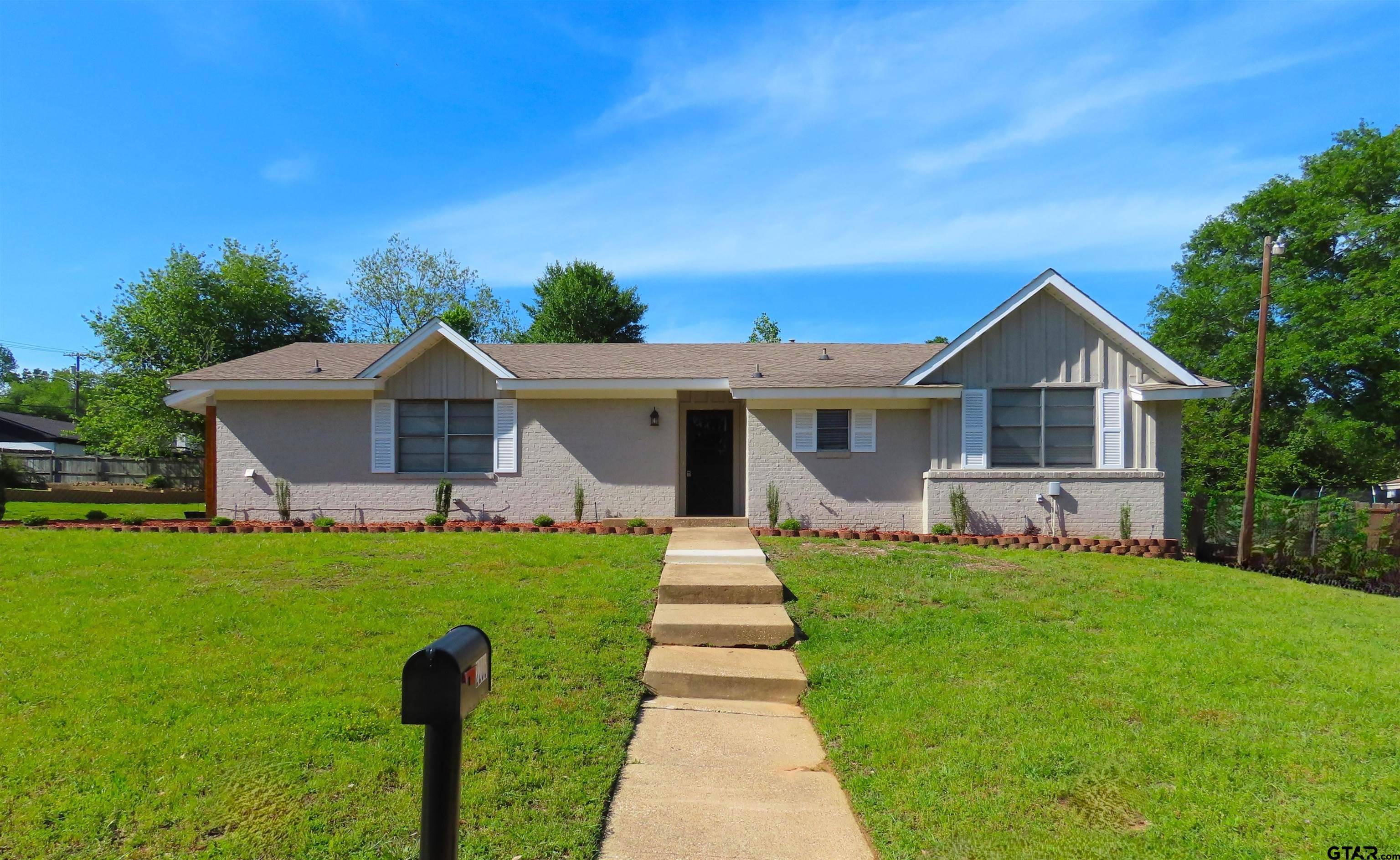 Tyler, TX 75701,2206 Debby Dr.