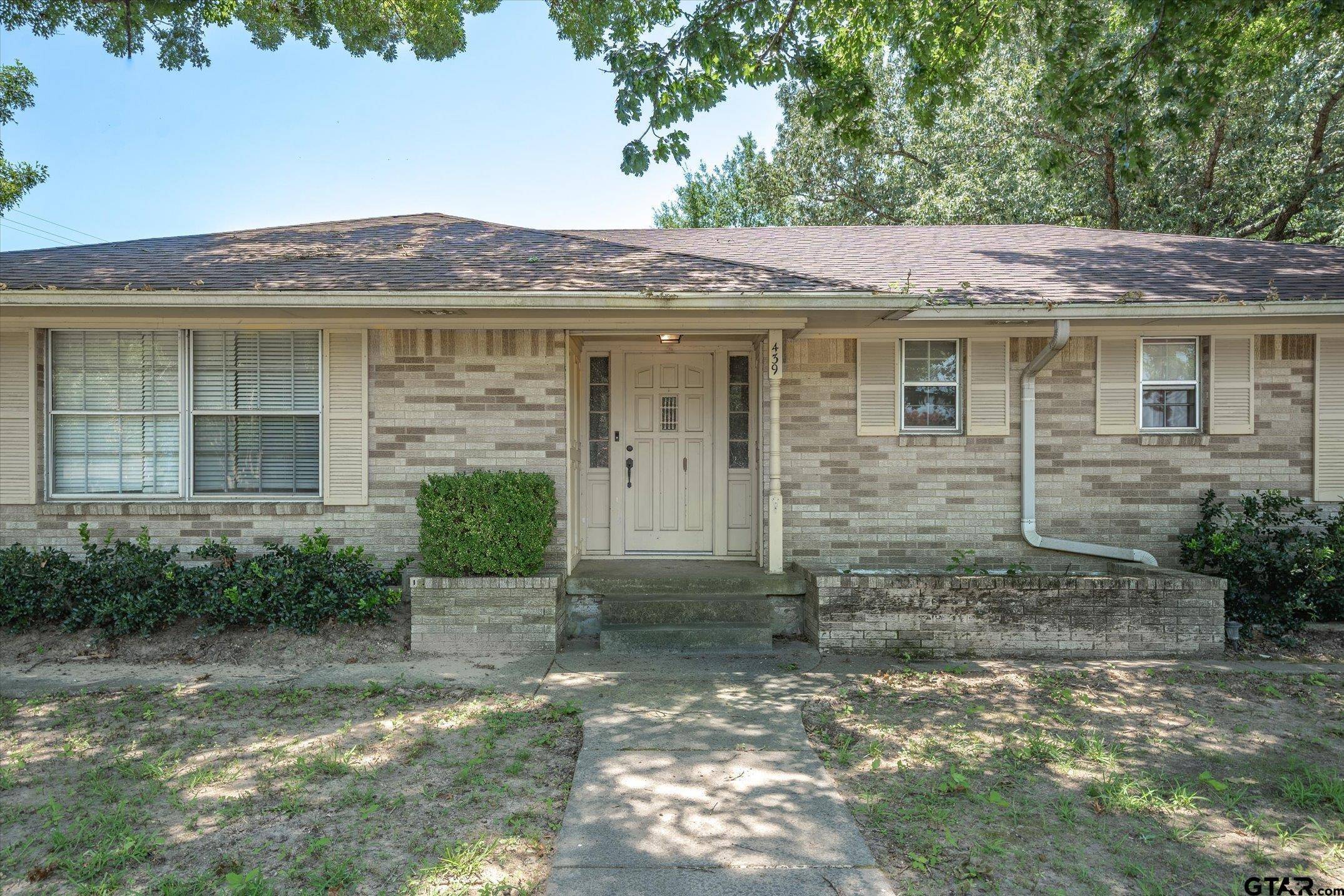 Van, TX 75790,439 W Main