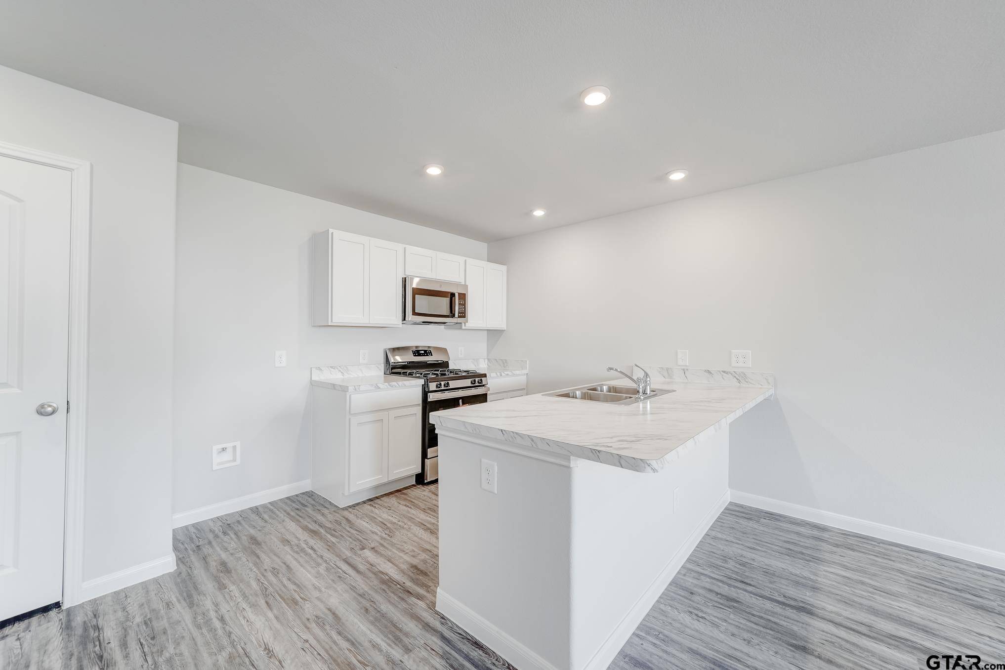 Chandler, TX 75758,406 Parker Oaks Dr.