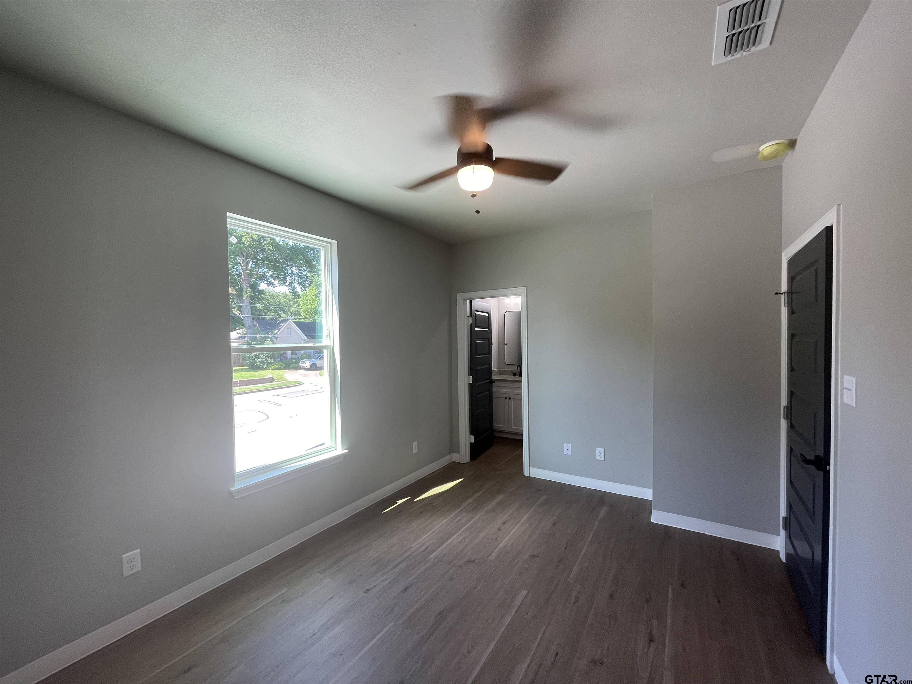 Tyler, TX 75701,422 E Houston St. #100