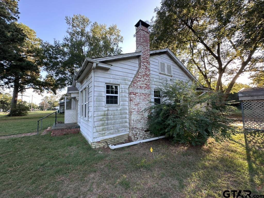 New Boston, TX 75570,105 N Merrill