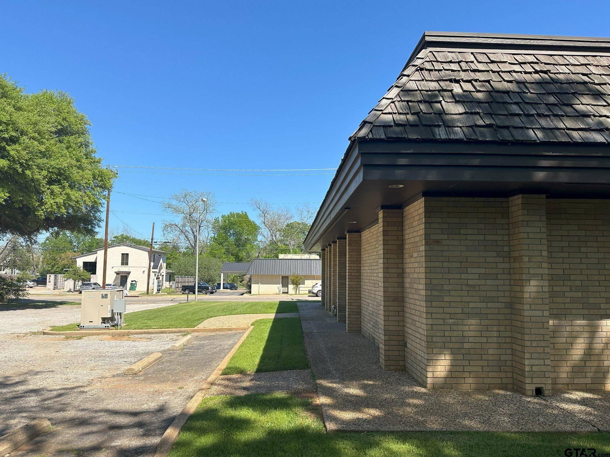 Palestine, TX 75801,901 N Mallard
