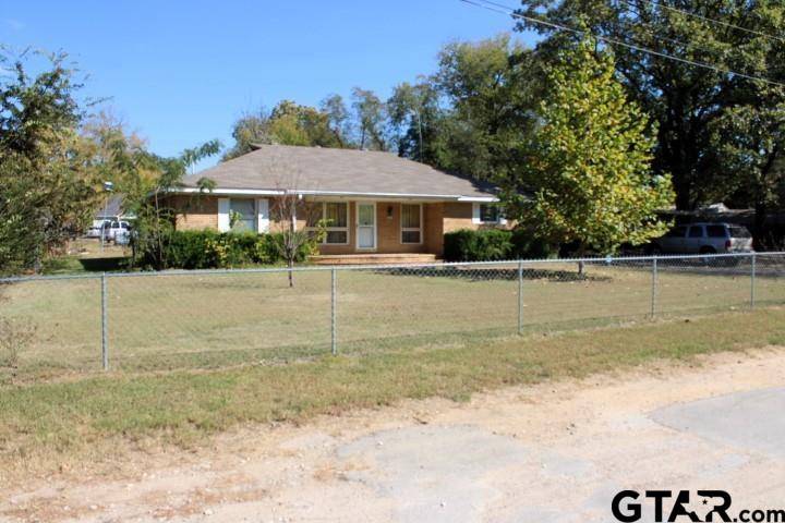 Arp, TX 75750,307 Lowry St