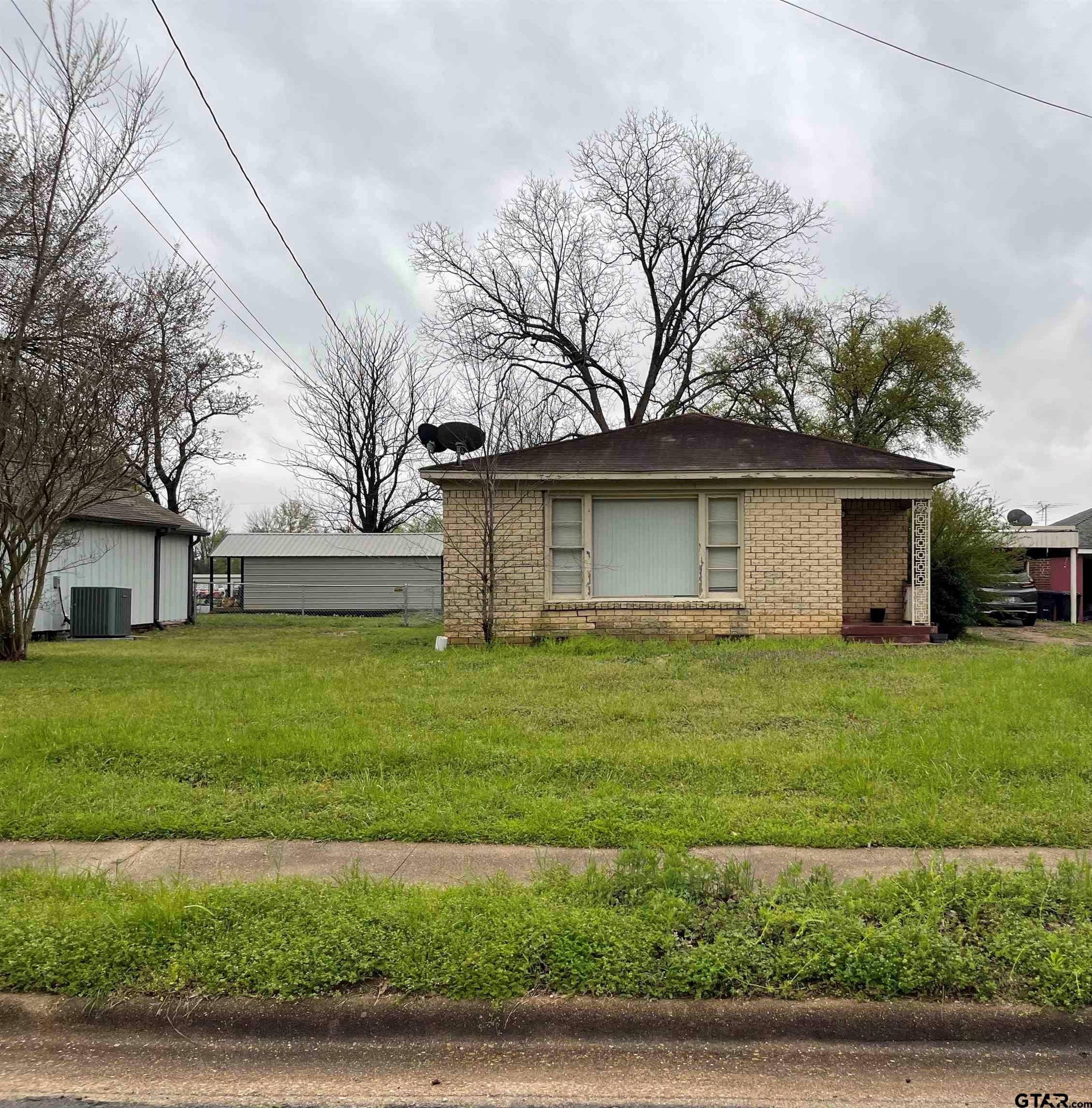 Van, TX 75790,242 E Main St