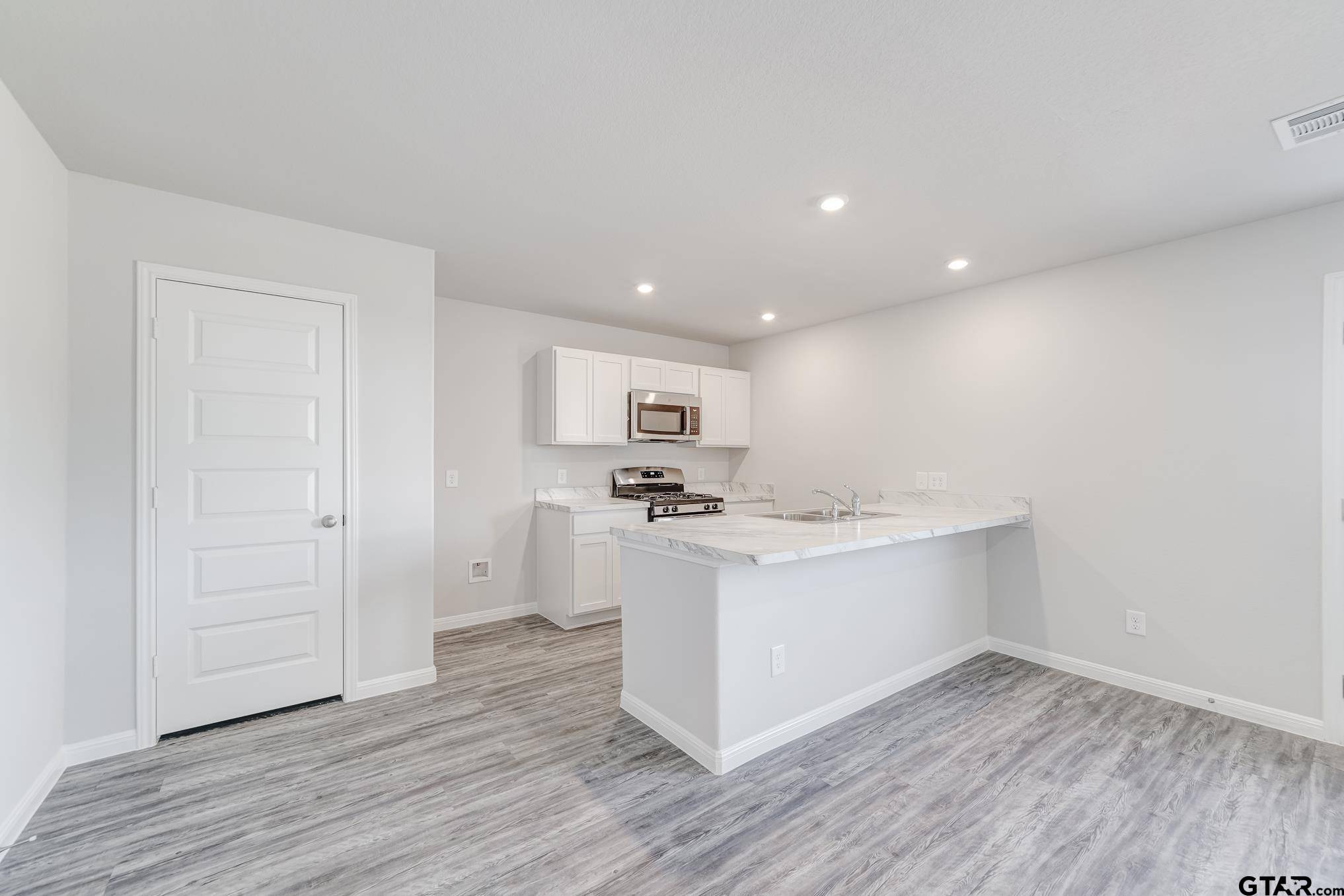 Chandler, TX 75758,300 Parker Oaks Ct.