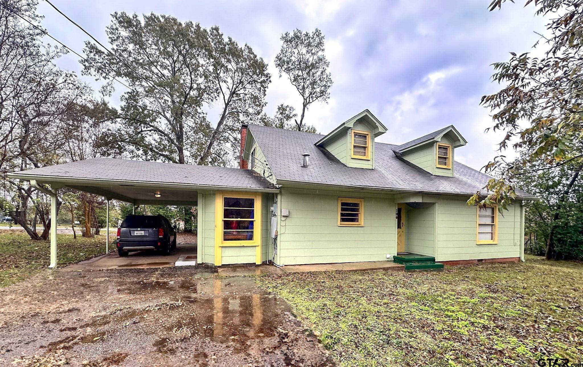 Frankston, TX 75763,190 N Commerce St.