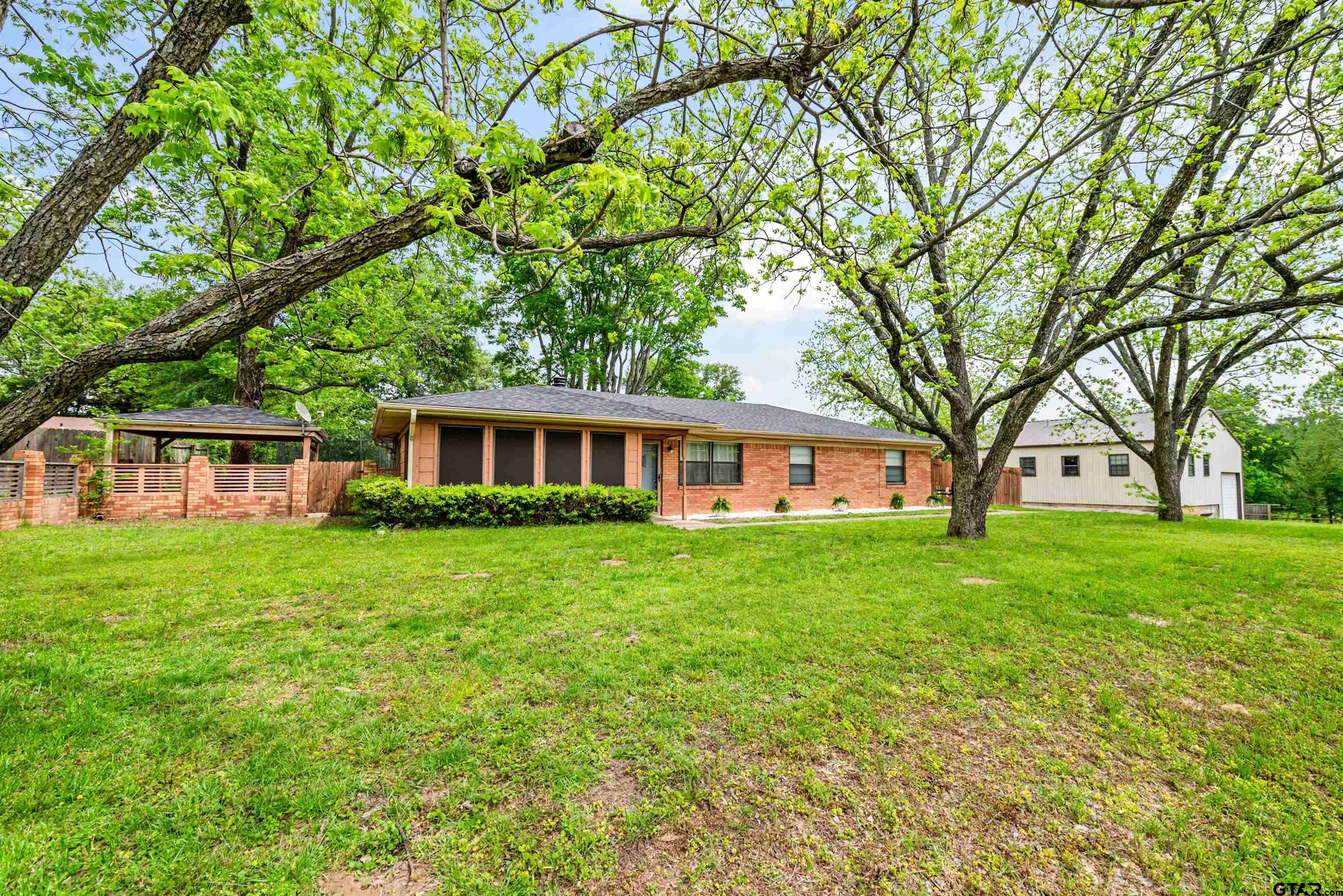 Mineola, TX 75773,920 Kings Ln