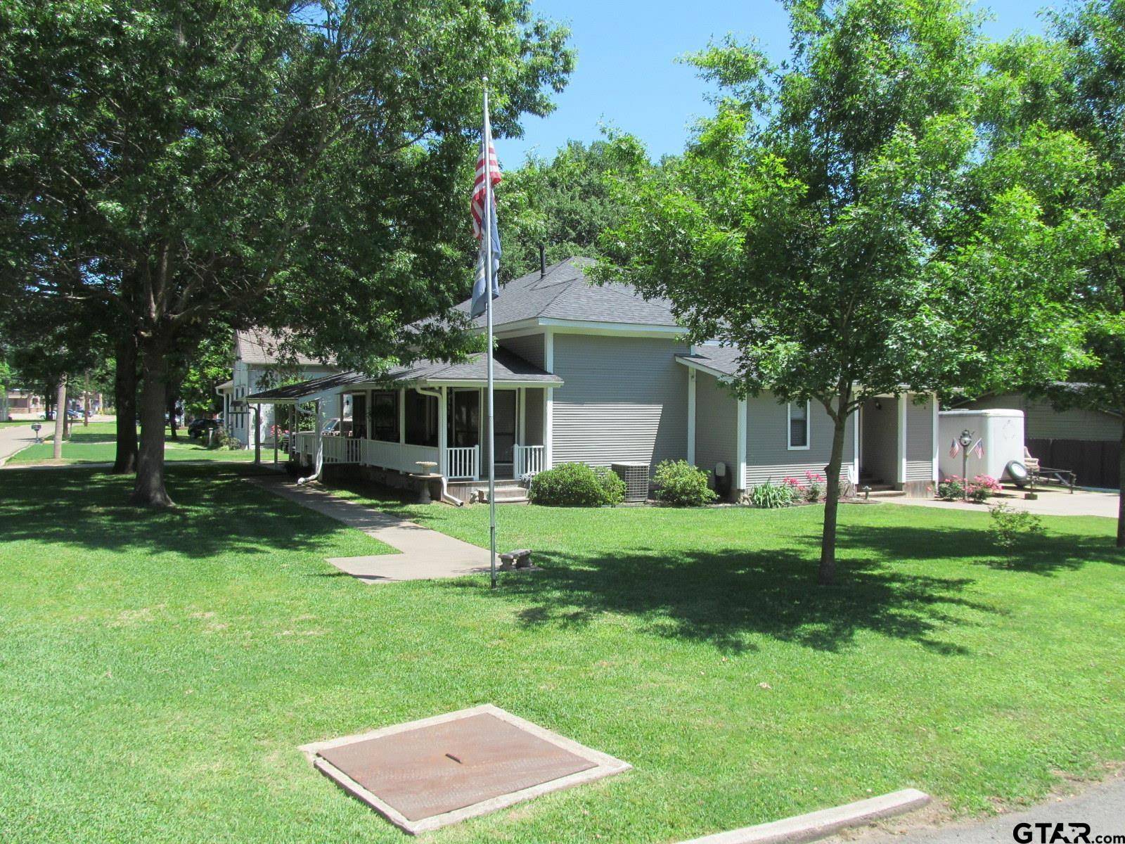 Winnsboro, TX 75494,211 W Myrtle