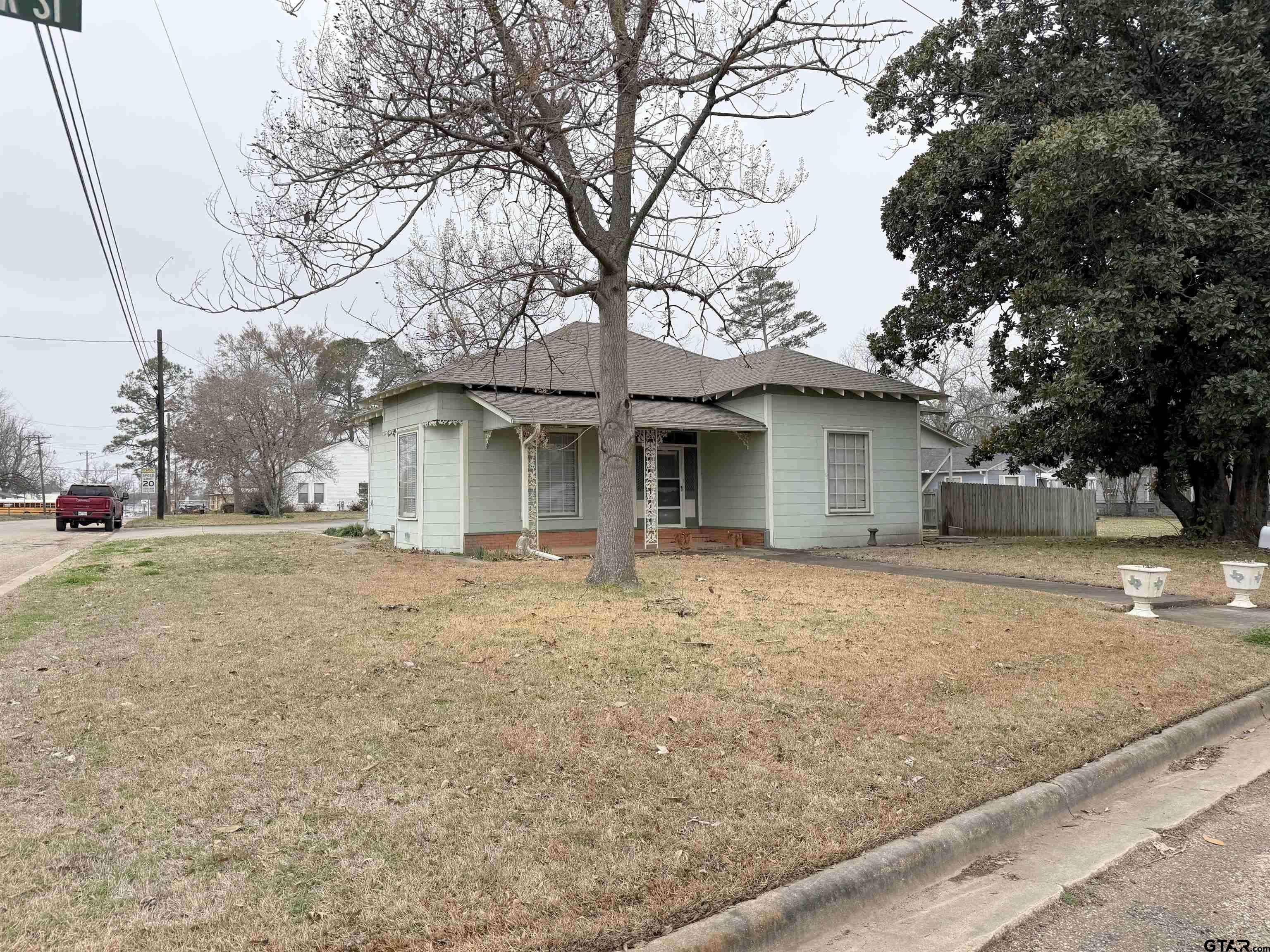 Winnsboro, TX 75494,404 E Cedar