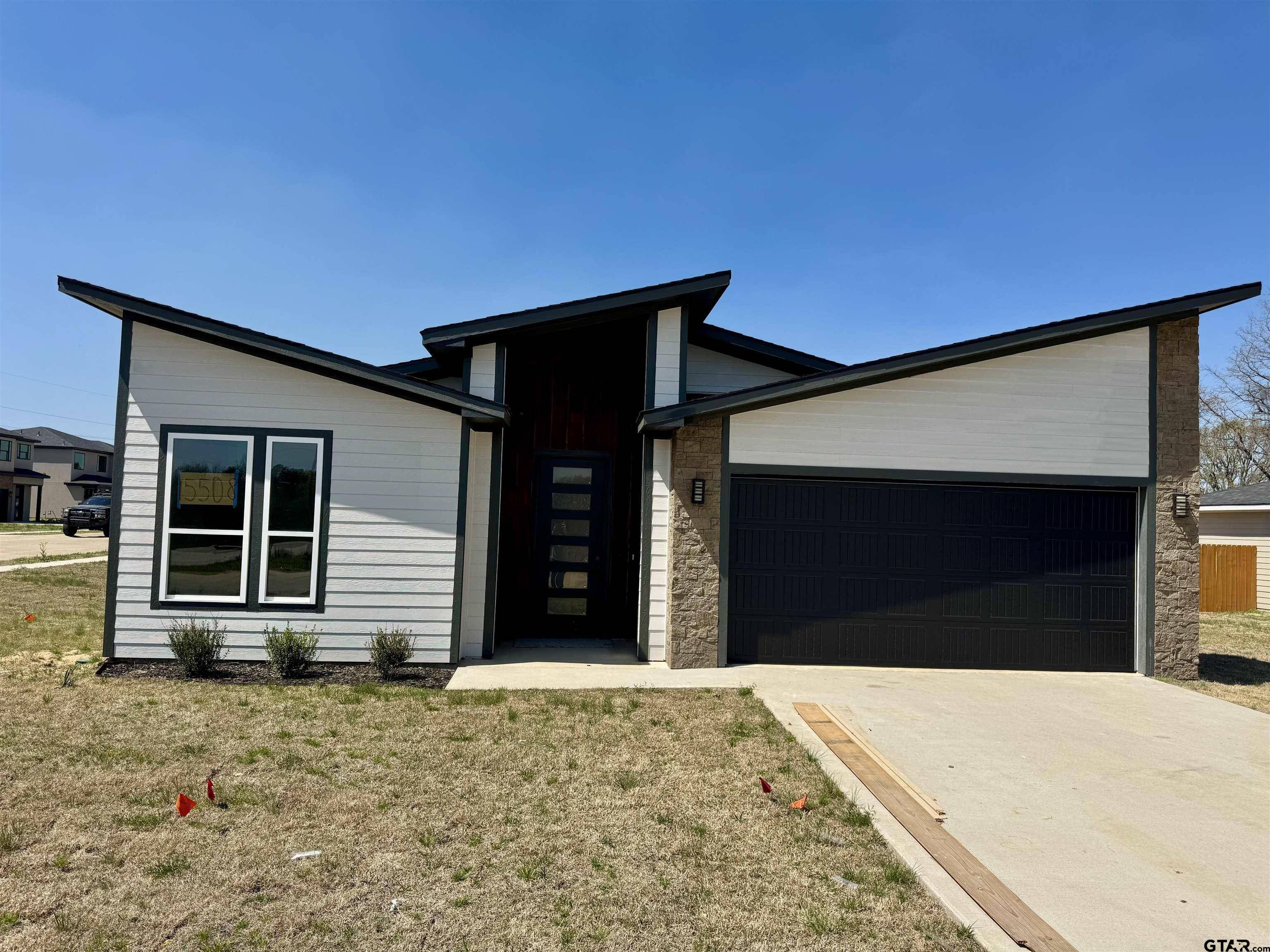 Lindale, TX 75771,15520 Greenhouse Way