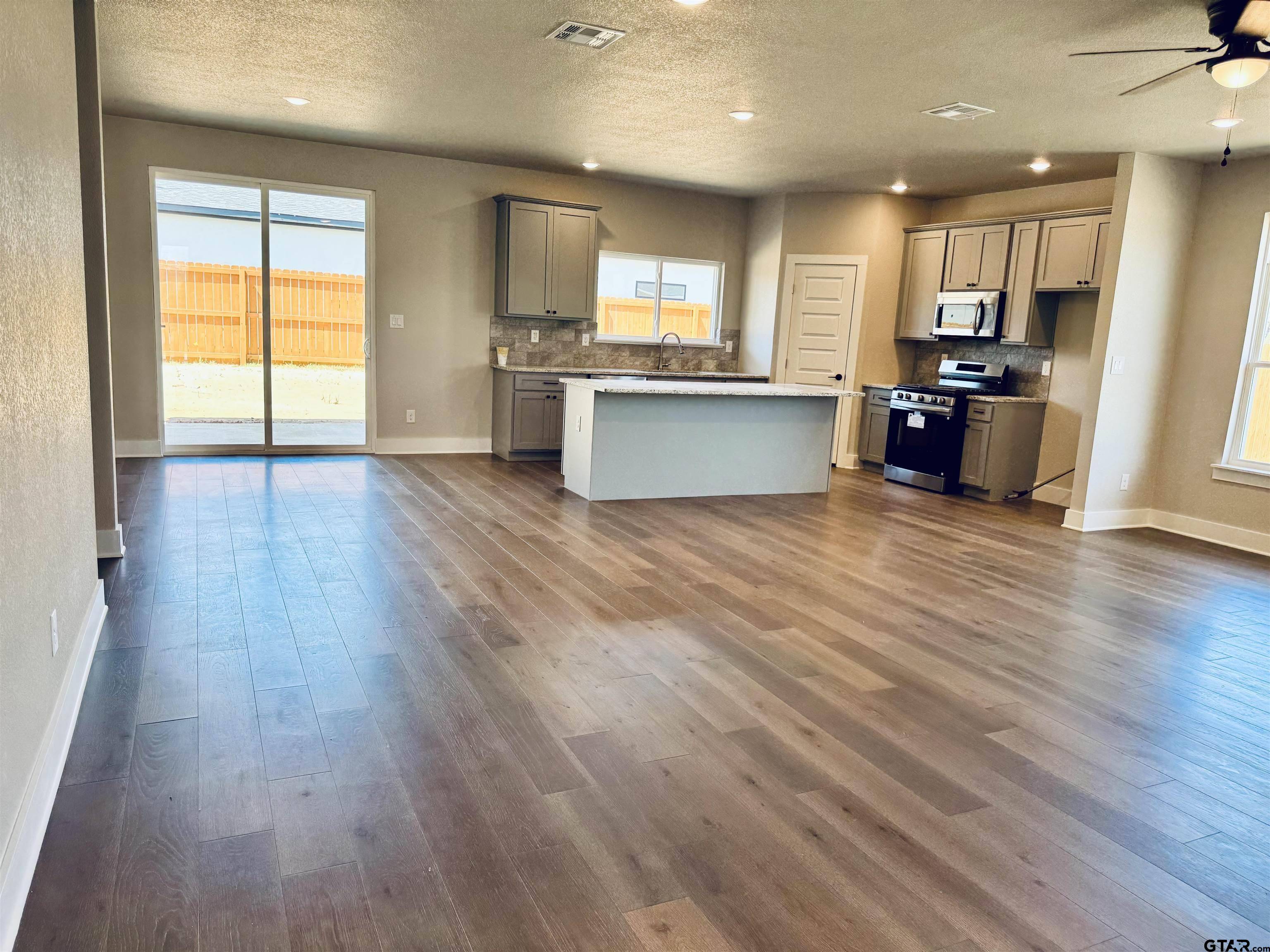 Lindale, TX 75771,15517 Greenhouse Way