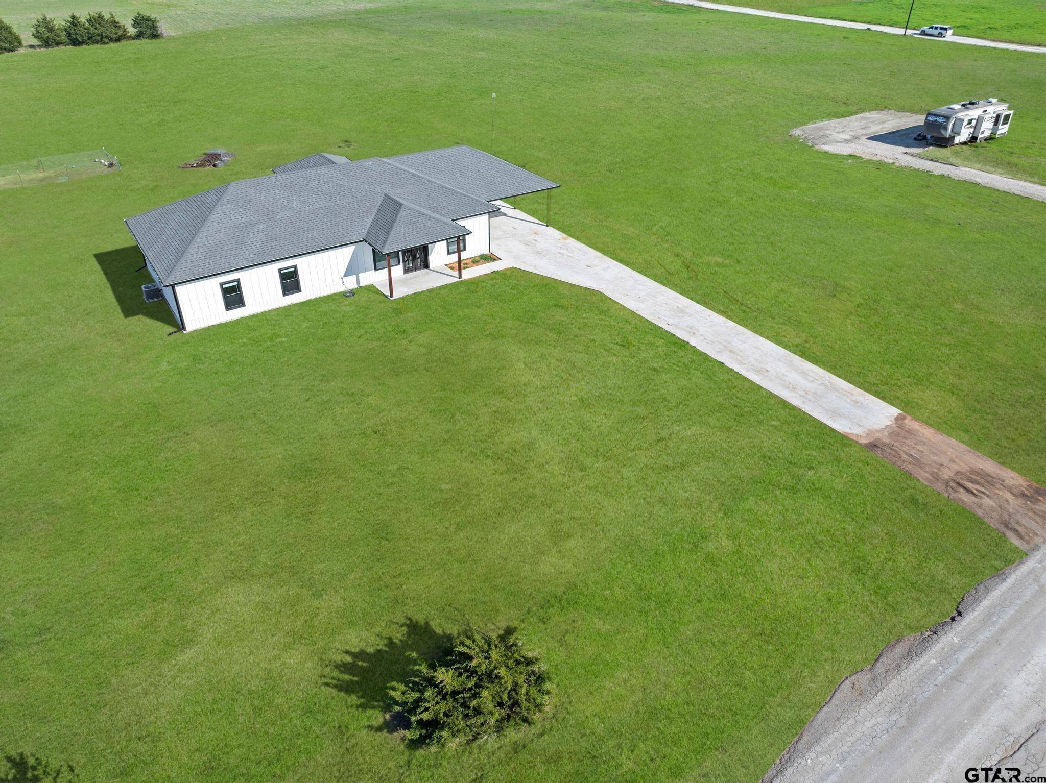 Sumner, TX 75486,1706 County Road 35400