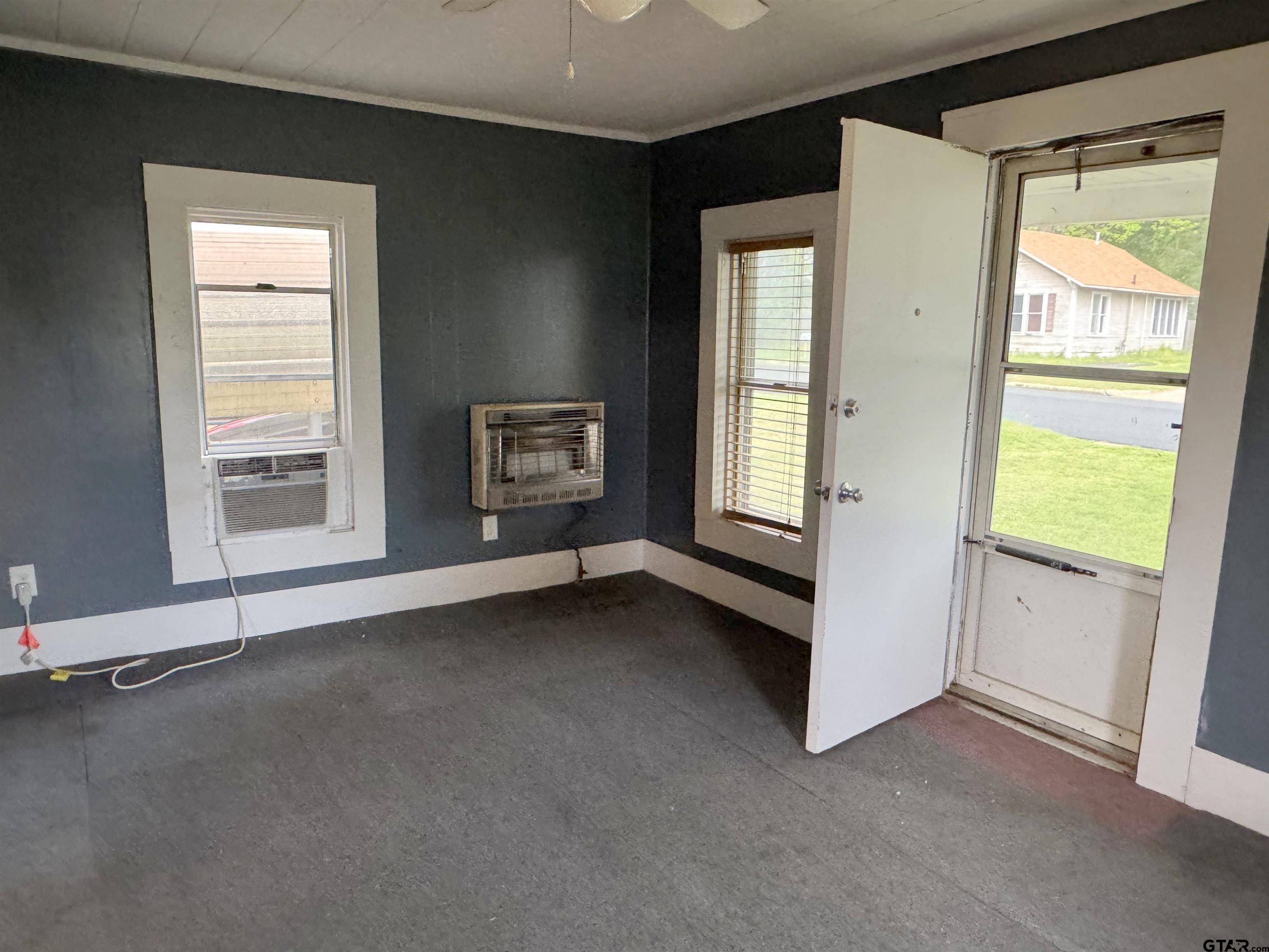 Winnsboro, TX 75494,708 S Walnut