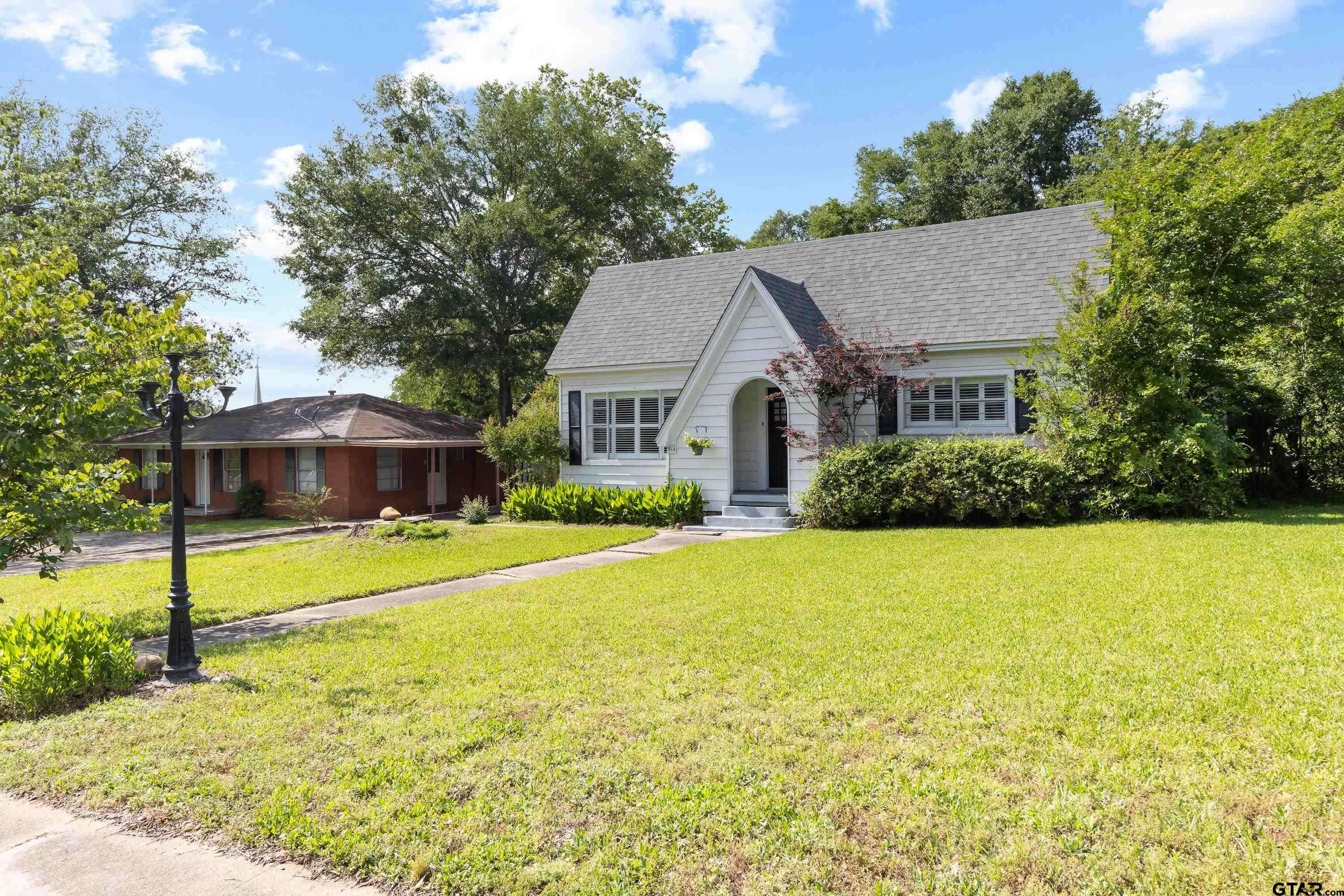 Henderson, TX 75652,514 W Main St