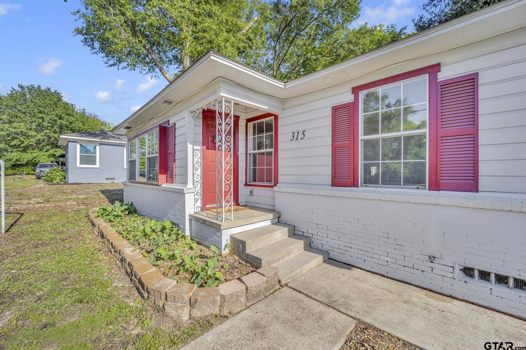 Lindale, TX 75771,315 E Hubbard St