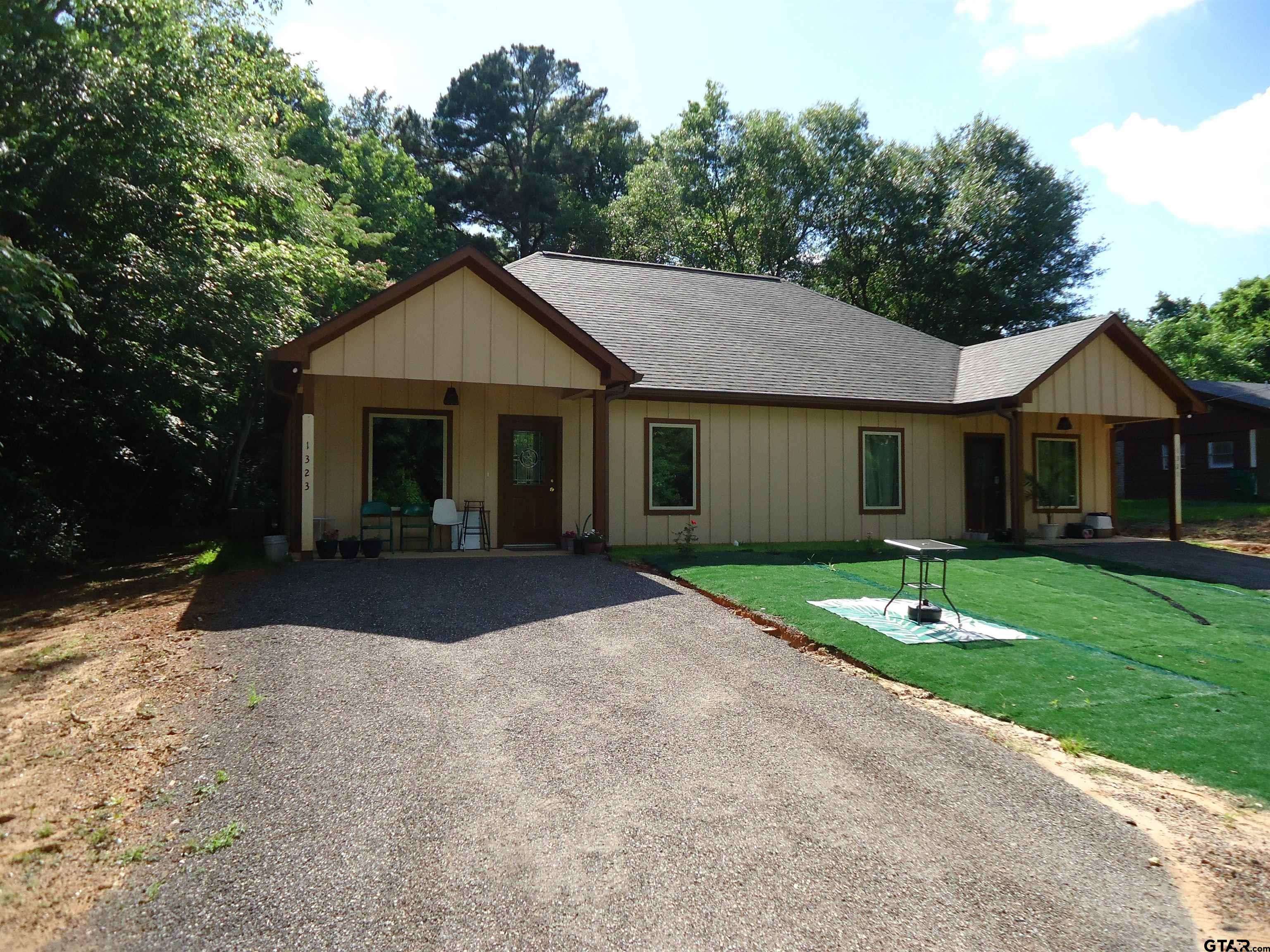 Palestine, TX 75801,1323 & 1321 Cummins St