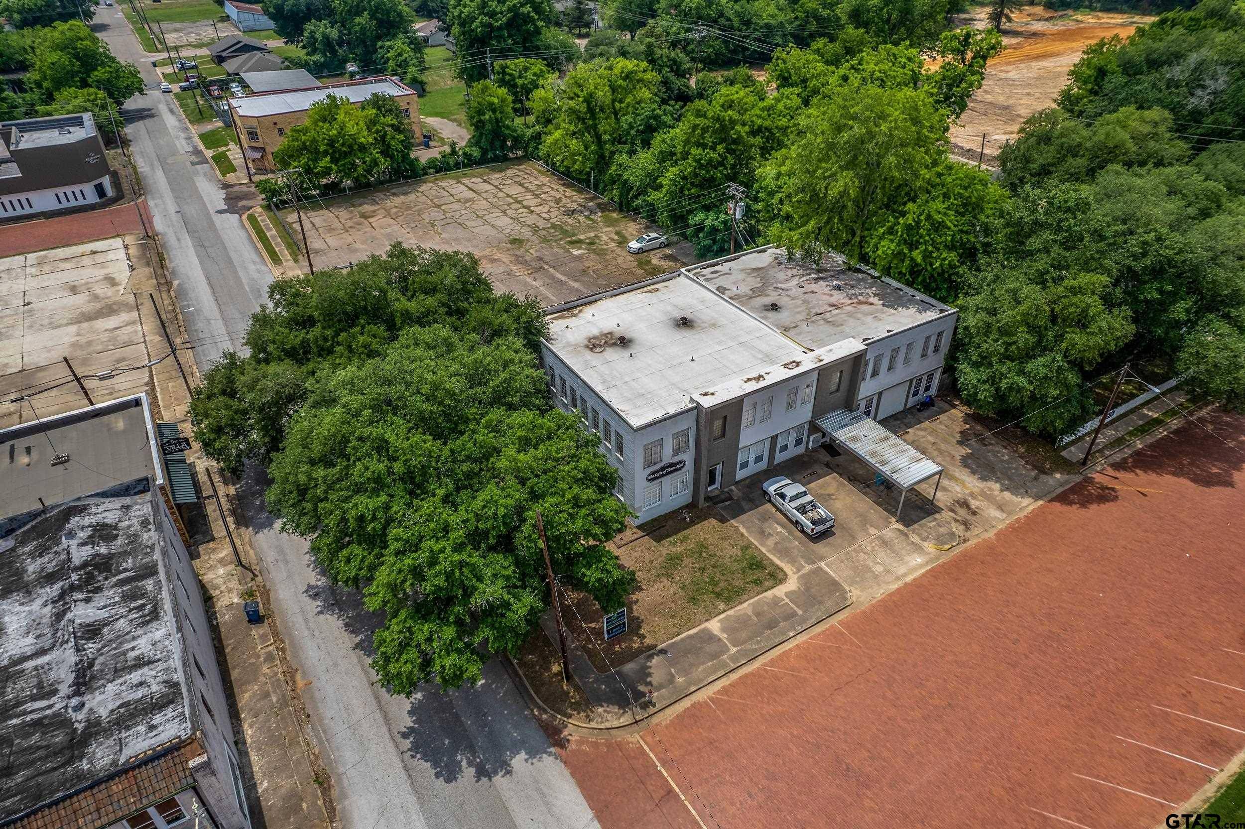 Gladewater, TX 75647,301 W Commerce