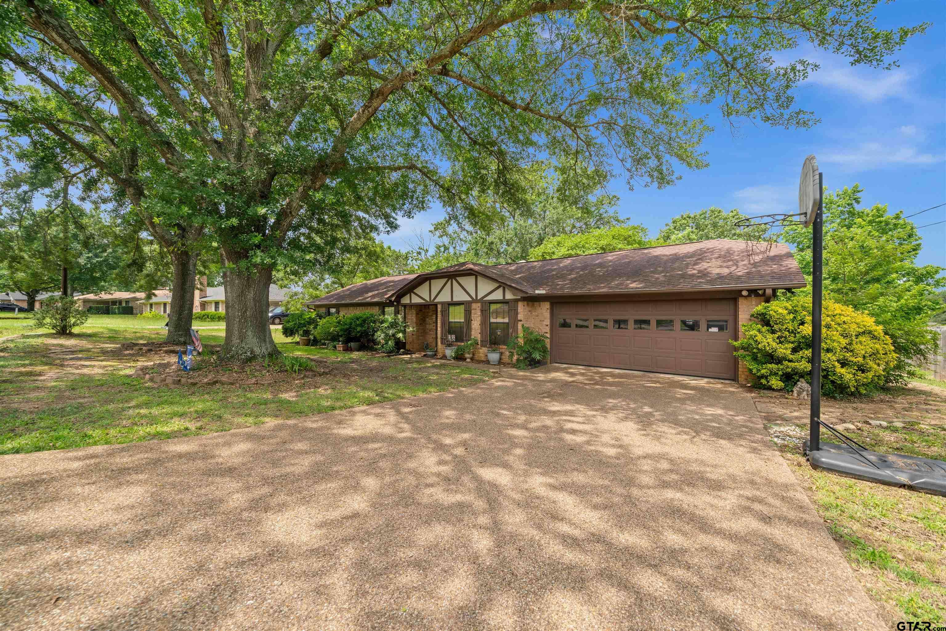 Tyler, TX 75703,9307 Kelly Green St