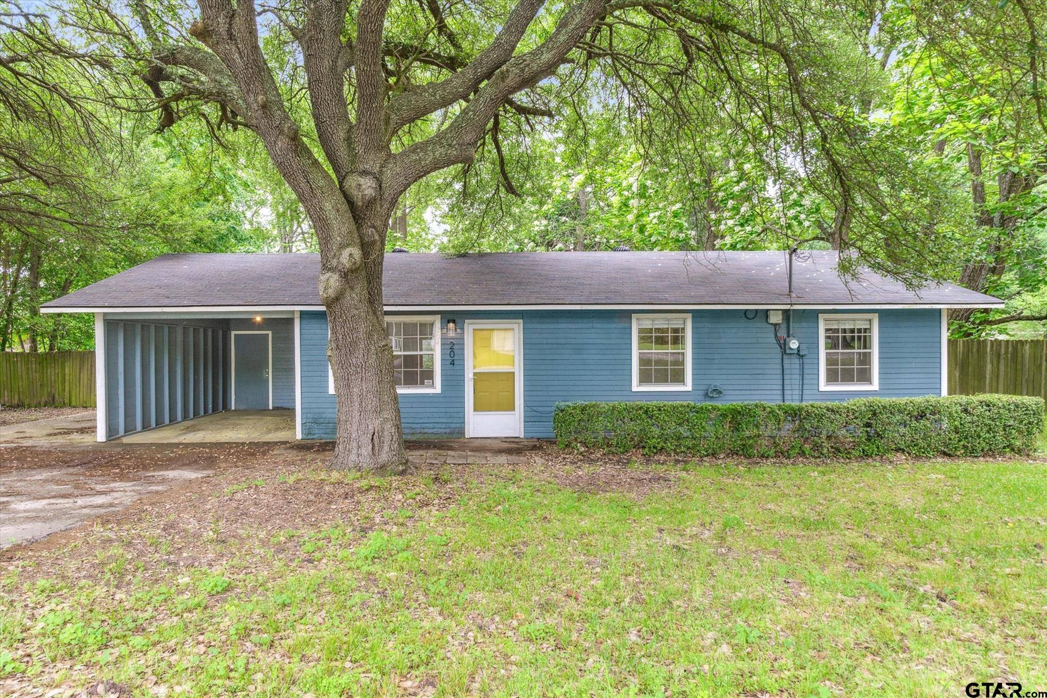 Lindale, TX 75771,204 Half Street