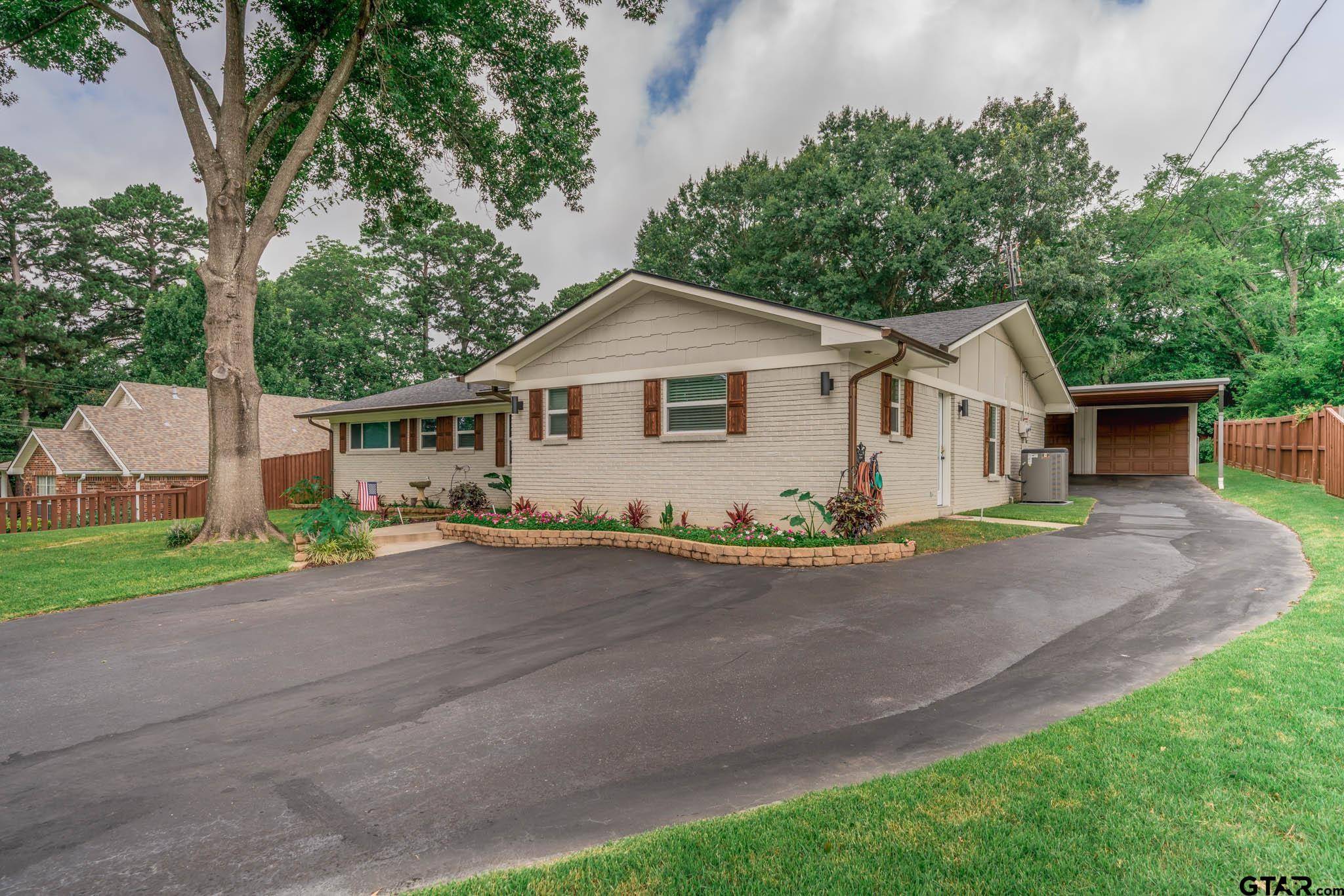White Oak, TX 75693,207 E Hillcrest