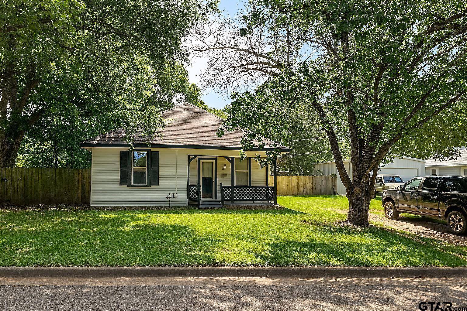 Mineola, TX 75773,910 N Newsom St.