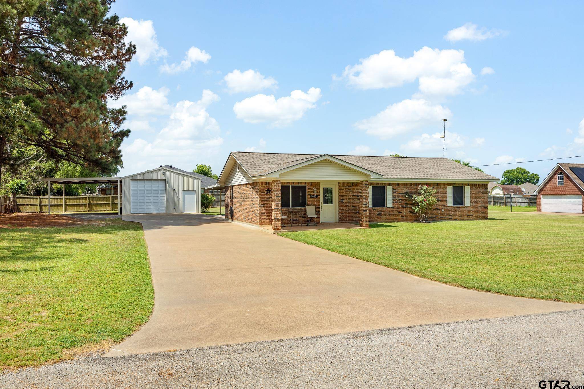 Chandler, TX 75758,1010 Martin