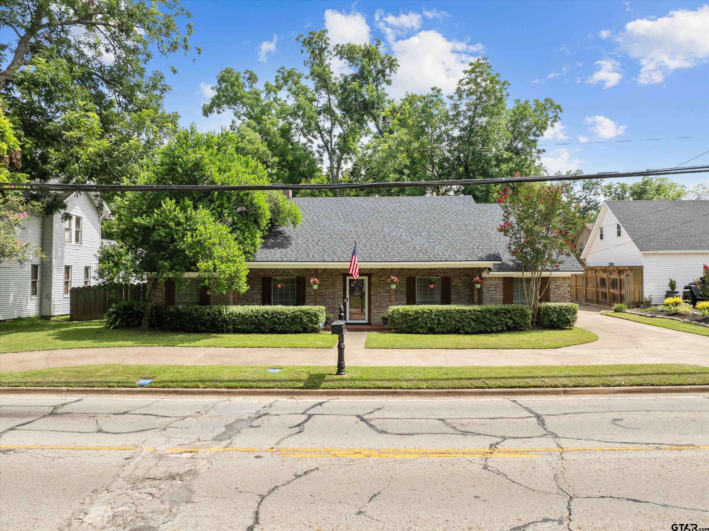 Crockett, TX 75835,907 E Houston Avenue