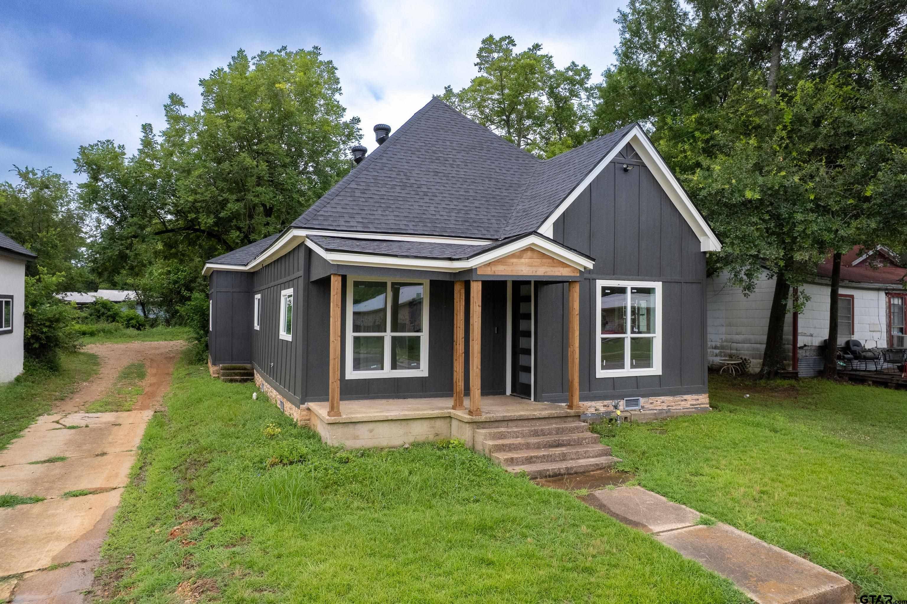 Paris, TX 75460,1279 Bonham St.